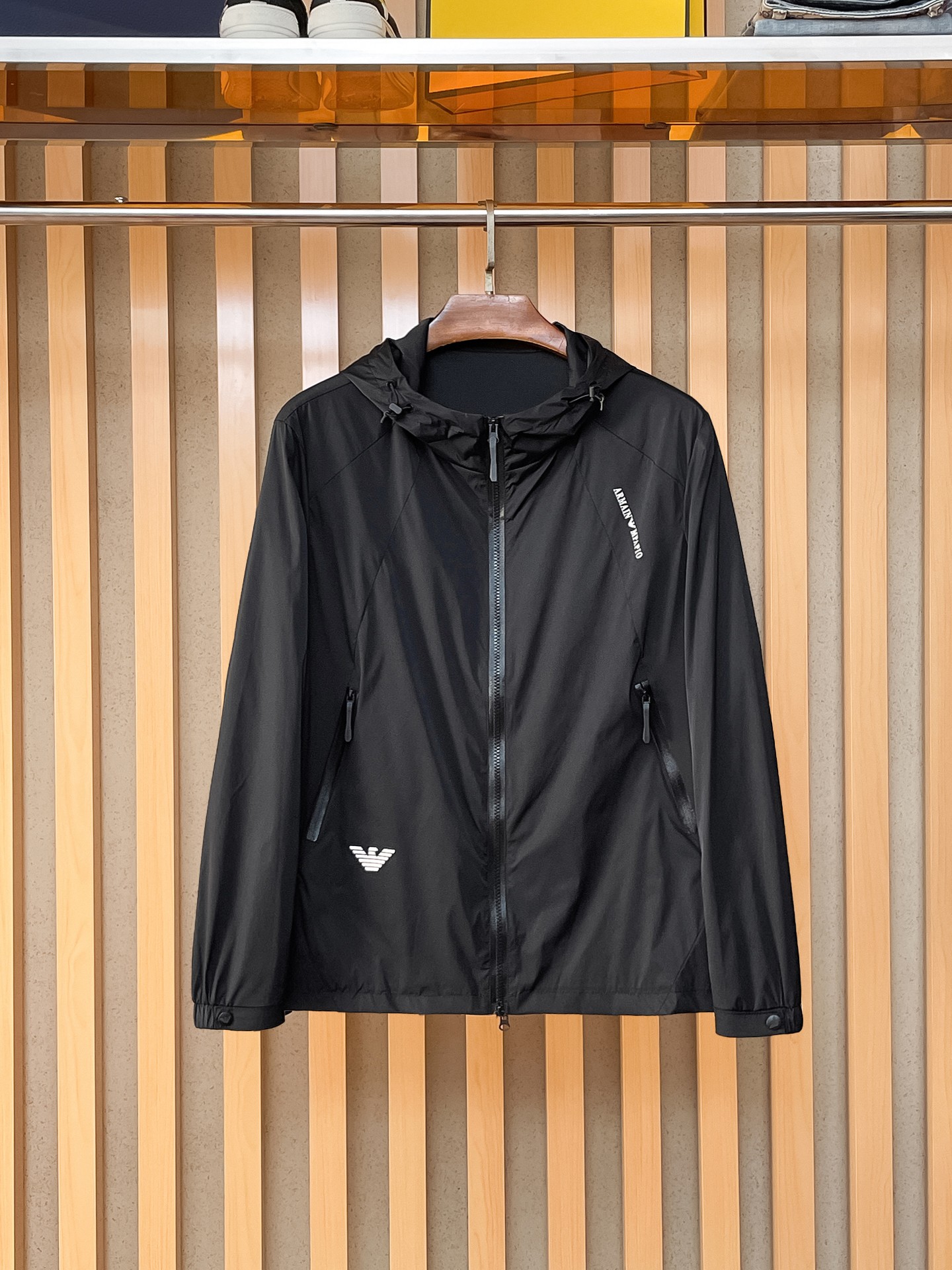 🌟🌟阿玛尼、2025新款男士休闲定制夹克外套。穿上简约干练的休闲外套，瞬间重回时髦霸气，又是活力满满的状