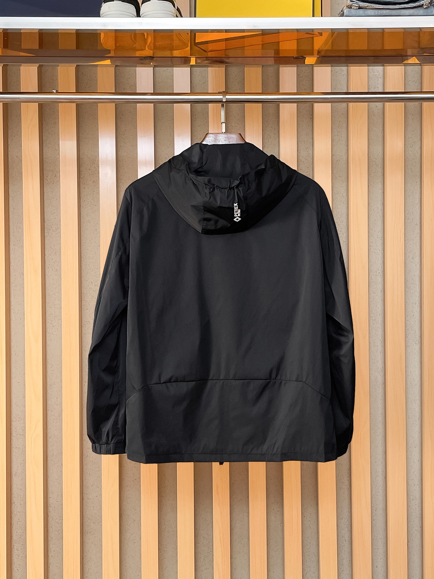 🌟🌟阿玛尼、2025新款男士休闲定制夹克外套。穿上简约干练的休闲外套，瞬间重回时髦霸气，又是活力满满的状