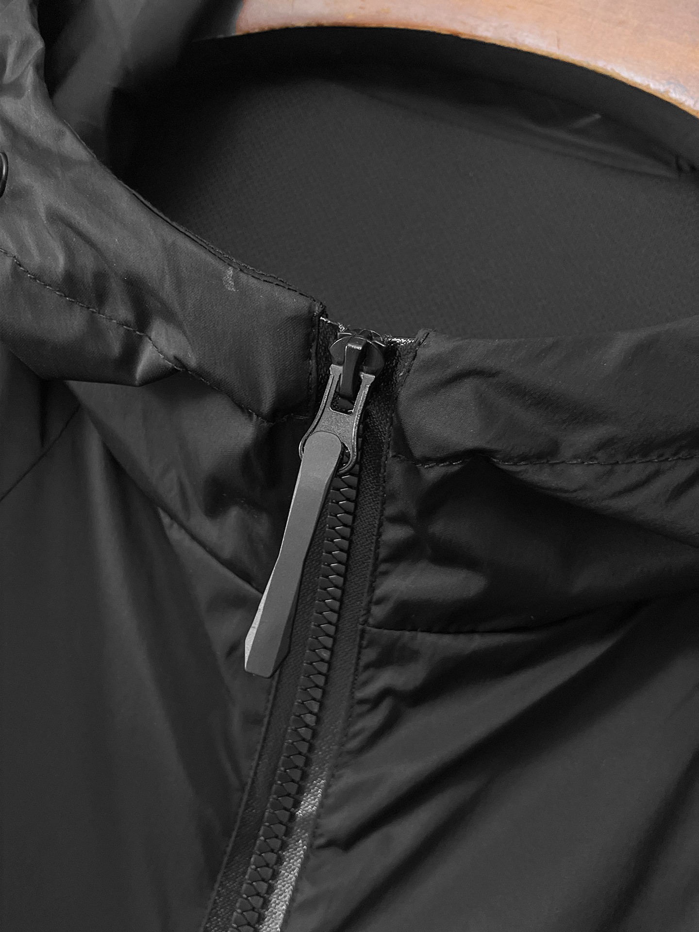 🌟🌟阿玛尼、2025新款男士休闲定制夹克外套。穿上简约干练的休闲外套，瞬间重回时髦霸气，又是活力满满的状