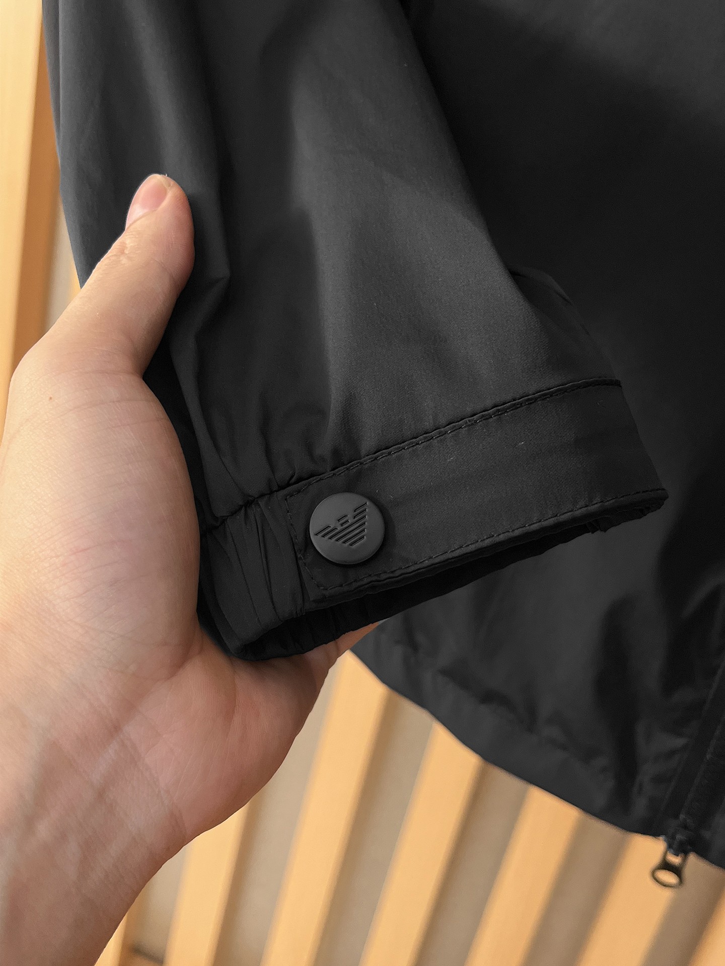 🌟🌟阿玛尼、2025新款男士休闲定制夹克外套。穿上简约干练的休闲外套，瞬间重回时髦霸气，又是活力满满的状