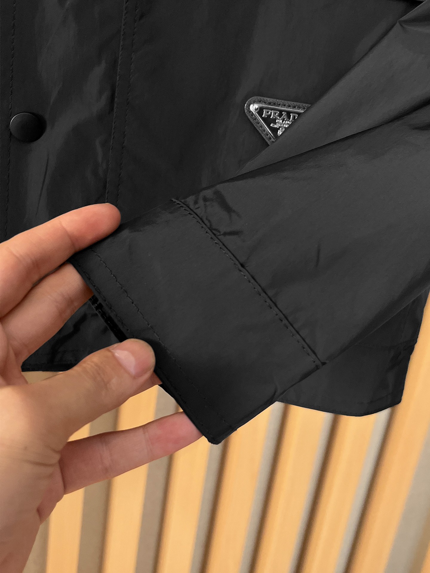 🌟🌟Prada、2025新款男士休闲定制夹克外套。穿上简约干练的休闲外套，瞬间重回时髦霸气，又是活力满满