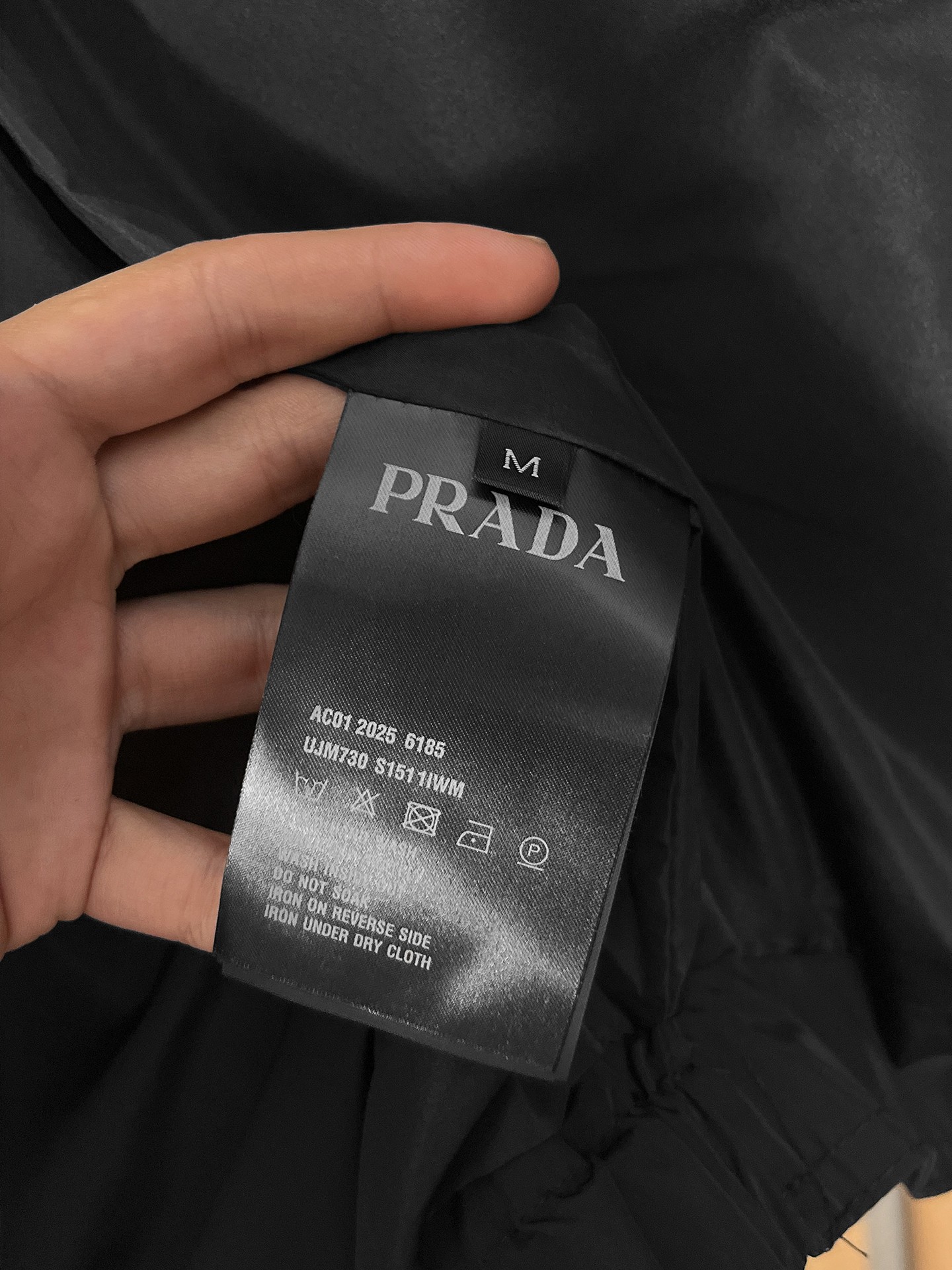 🌟🌟Prada、2025新款男士休闲定制夹克外套。穿上简约干练的休闲外套，瞬间重回时髦霸气，又是活力满满