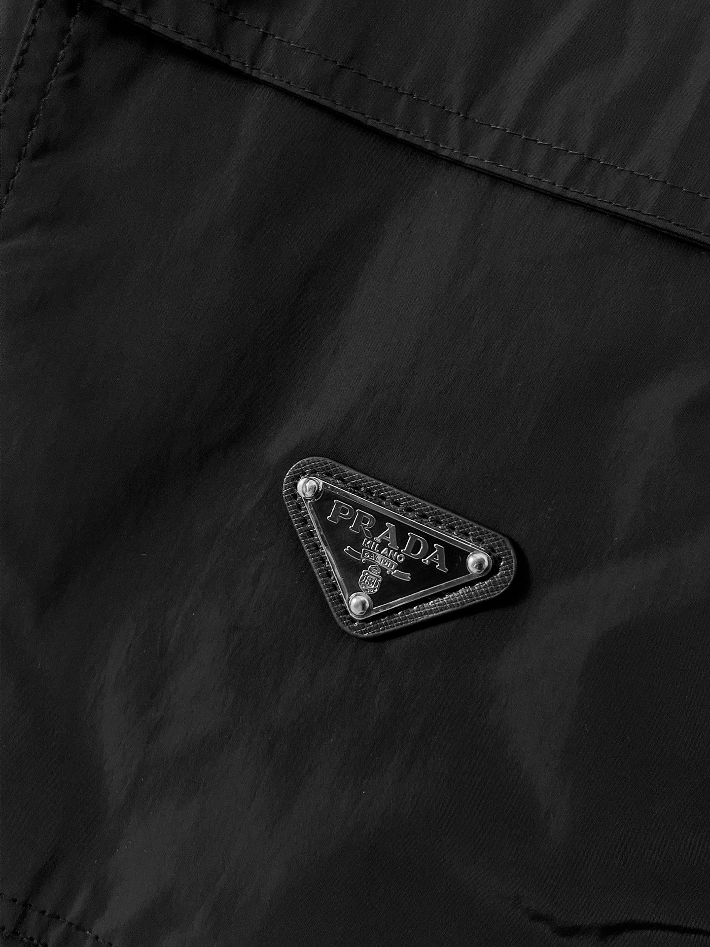 🌟🌟Prada、2025新款男士休闲定制夹克外套。穿上简约干练的休闲外套，瞬间重回时髦霸气，又是活力满满