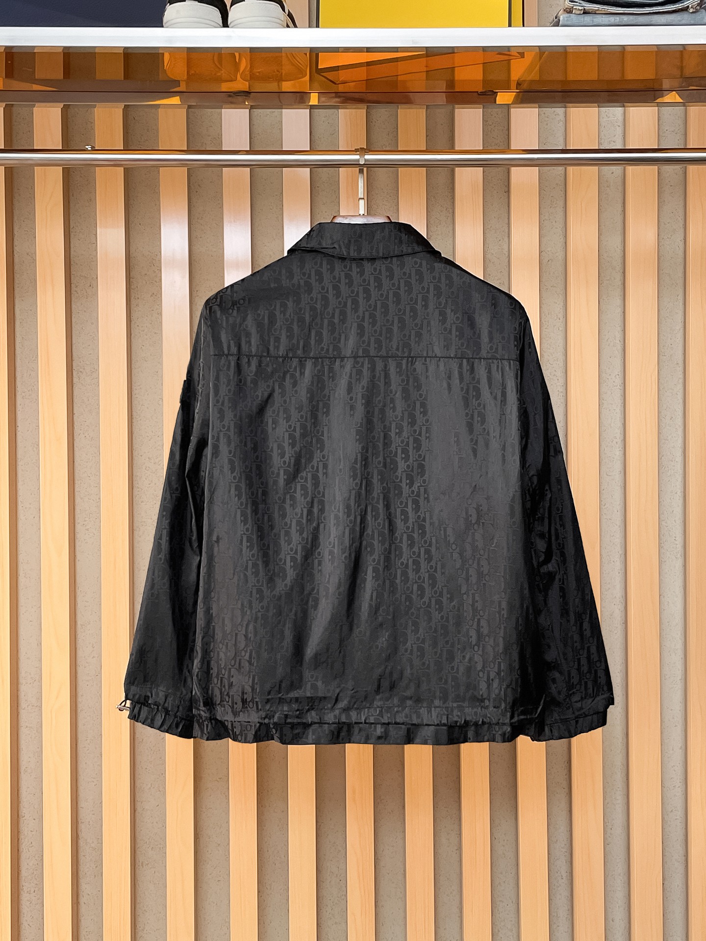 🌟🌟迪奥、2025新款男士休闲定制夹克外套。穿上简约干练的休闲外套，瞬间重回时髦霸气，又是活力满满的状态