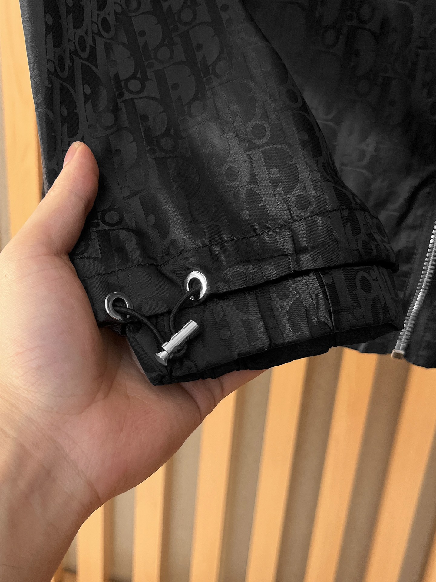 🌟🌟迪奥、2025新款男士休闲定制夹克外套。穿上简约干练的休闲外套，瞬间重回时髦霸气，又是活力满满的状态