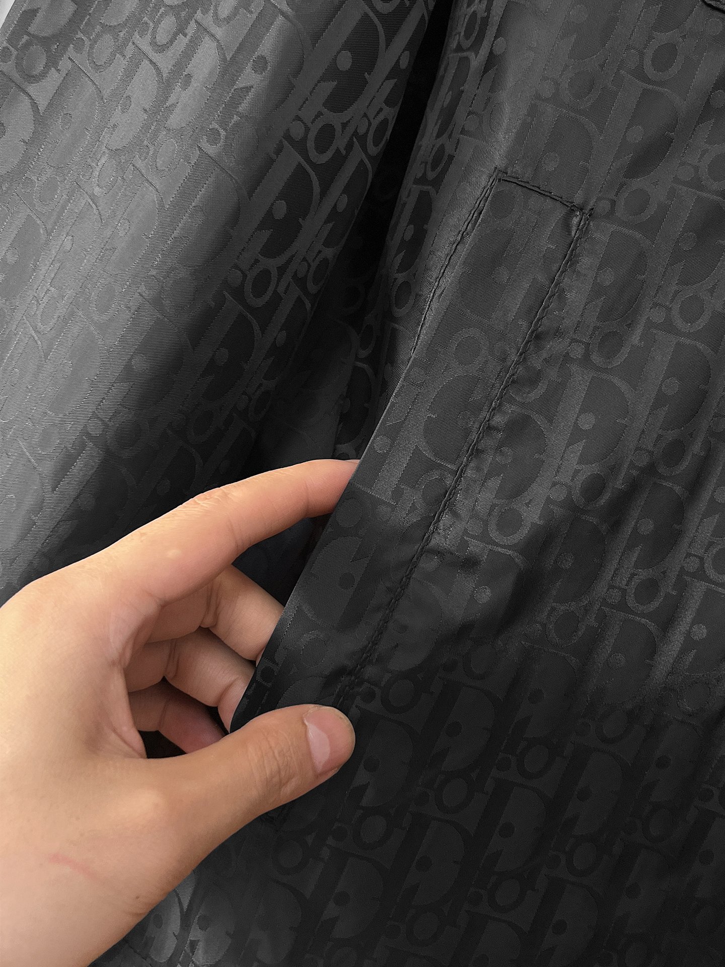 🌟🌟迪奥、2025新款男士休闲定制夹克外套。穿上简约干练的休闲外套，瞬间重回时髦霸气，又是活力满满的状态