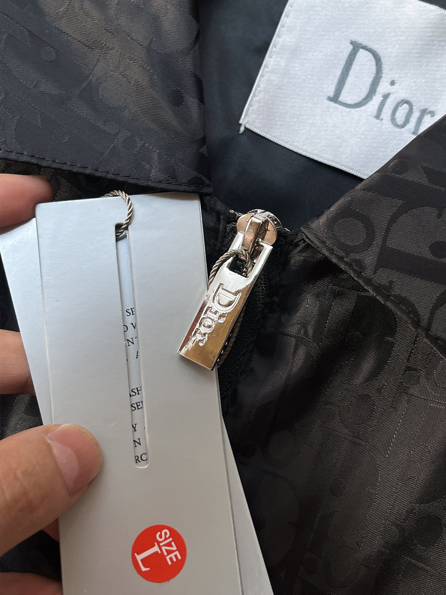 🌟🌟迪奥、2025新款男士休闲定制夹克外套。穿上简约干练的休闲外套，瞬间重回时髦霸气，又是活力满满的状态