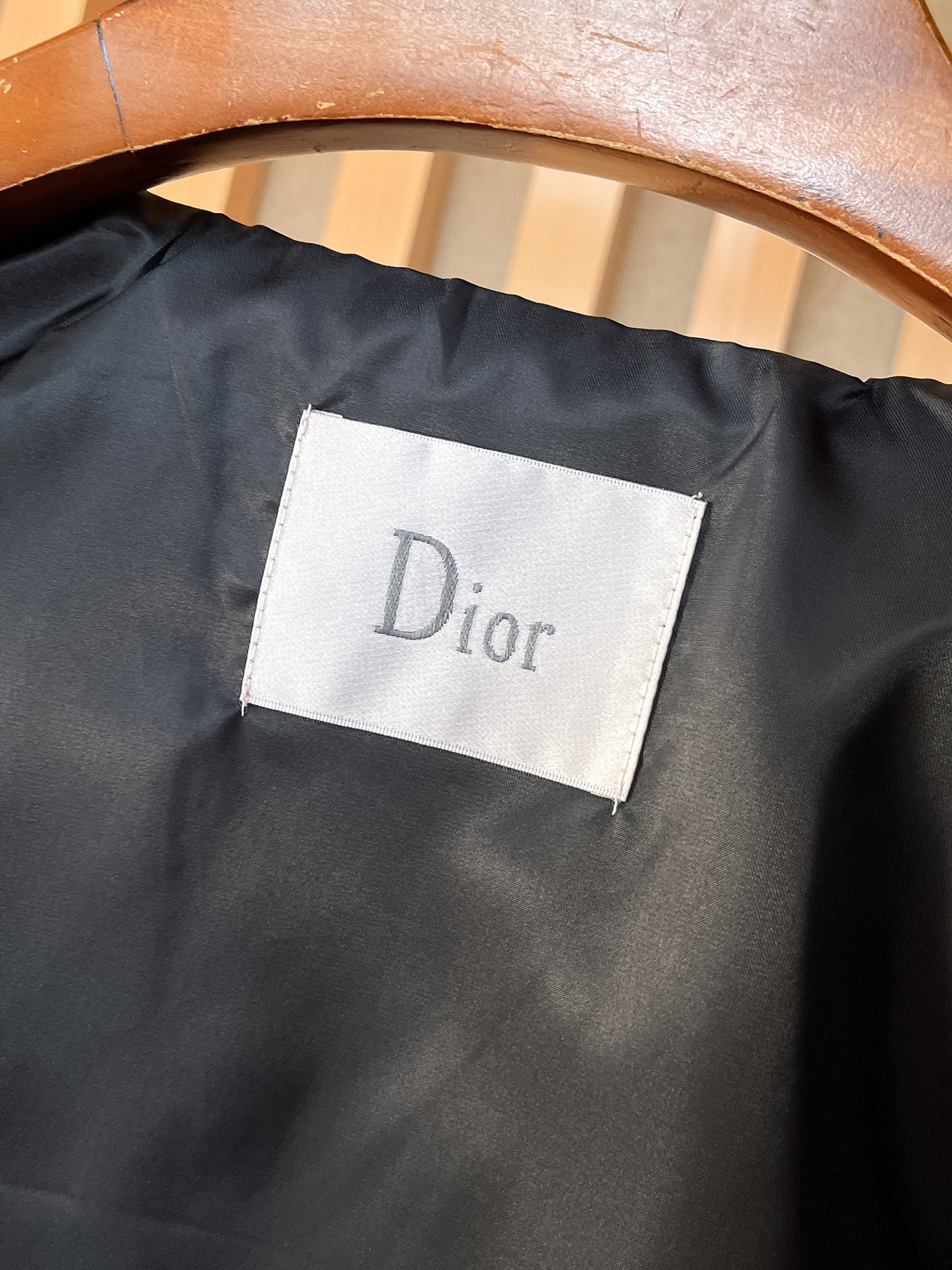 🌟🌟迪奥、2025新款男士休闲定制夹克外套。穿上简约干练的休闲外套，瞬间重回时髦霸气，又是活力满满的状态