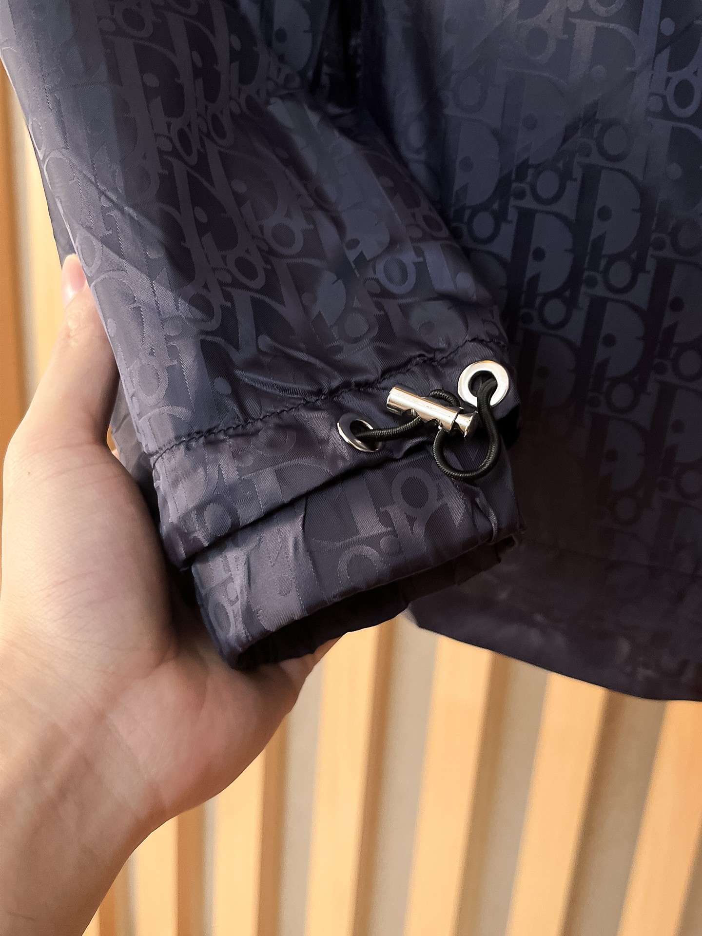 🌟🌟迪奥、2025新款男士休闲定制夹克外套。穿上简约干练的休闲外套，瞬间重回时髦霸气，又是活力满满的状态