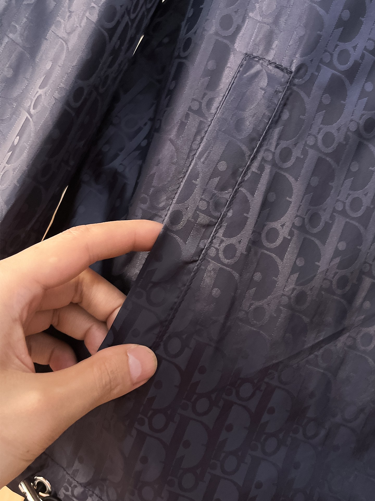 🌟🌟迪奥、2025新款男士休闲定制夹克外套。穿上简约干练的休闲外套，瞬间重回时髦霸气，又是活力满满的状态