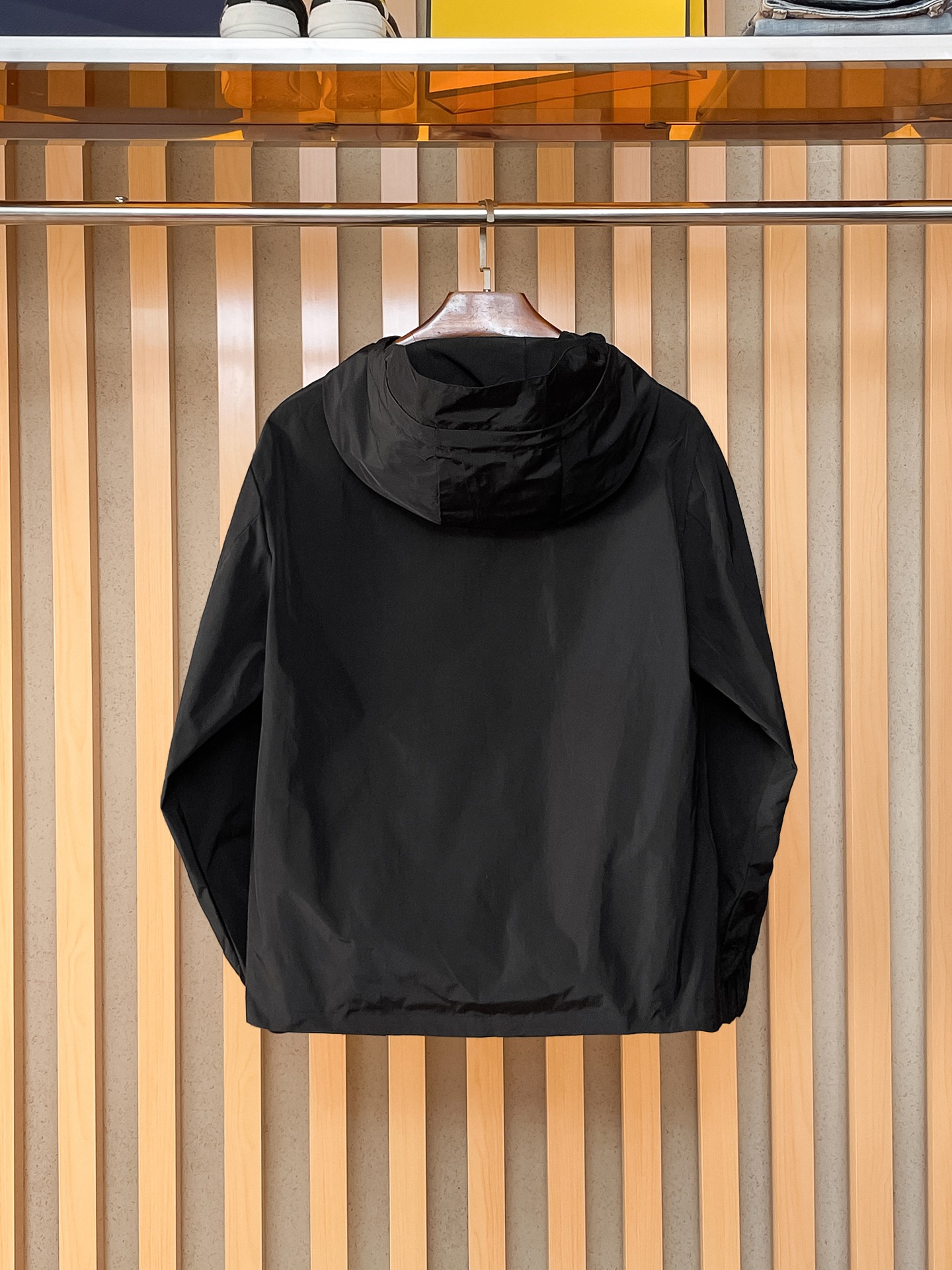 🌟🌟Prada、2025新款男士休闲定制夹克外套。穿上简约干练的休闲外套，瞬间重回时髦霸气，又是活力满满