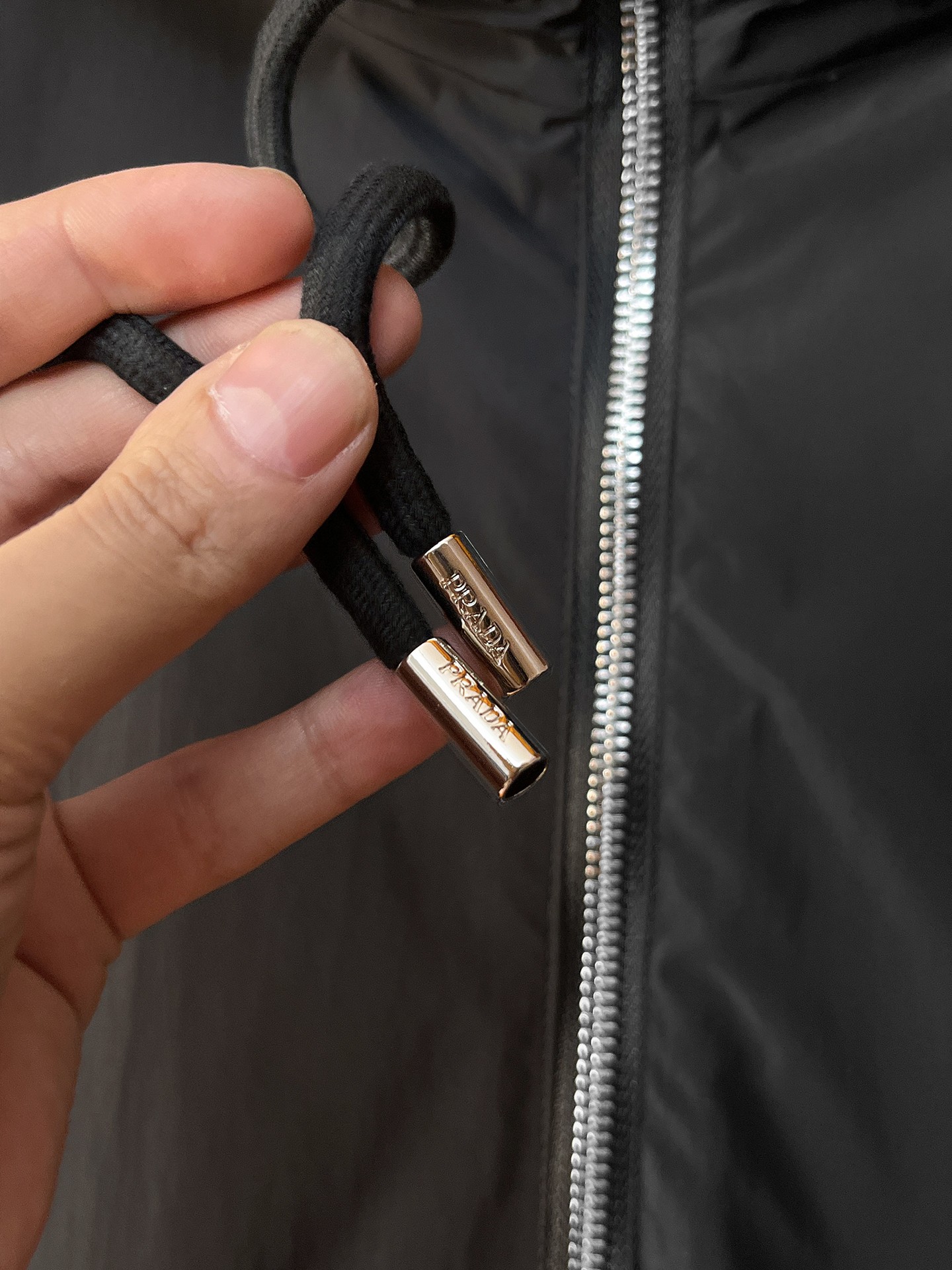 🌟🌟Prada、2025新款男士休闲定制夹克外套。穿上简约干练的休闲外套，瞬间重回时髦霸气，又是活力满满