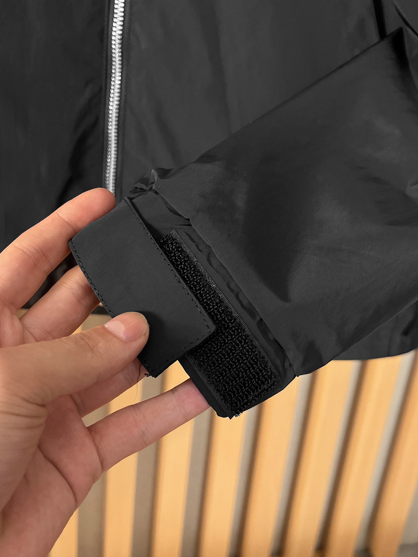 🌟🌟Prada、2025新款男士休闲定制夹克外套。穿上简约干练的休闲外套，瞬间重回时髦霸气，又是活力满满