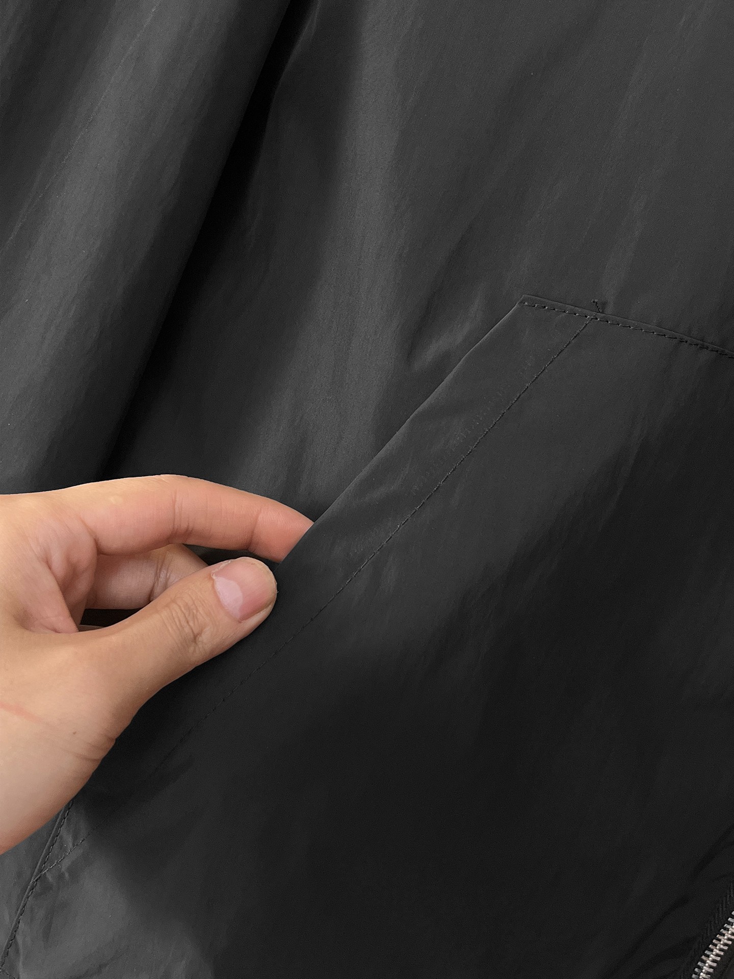 🌟🌟Prada、2025新款男士休闲定制夹克外套。穿上简约干练的休闲外套，瞬间重回时髦霸气，又是活力满满