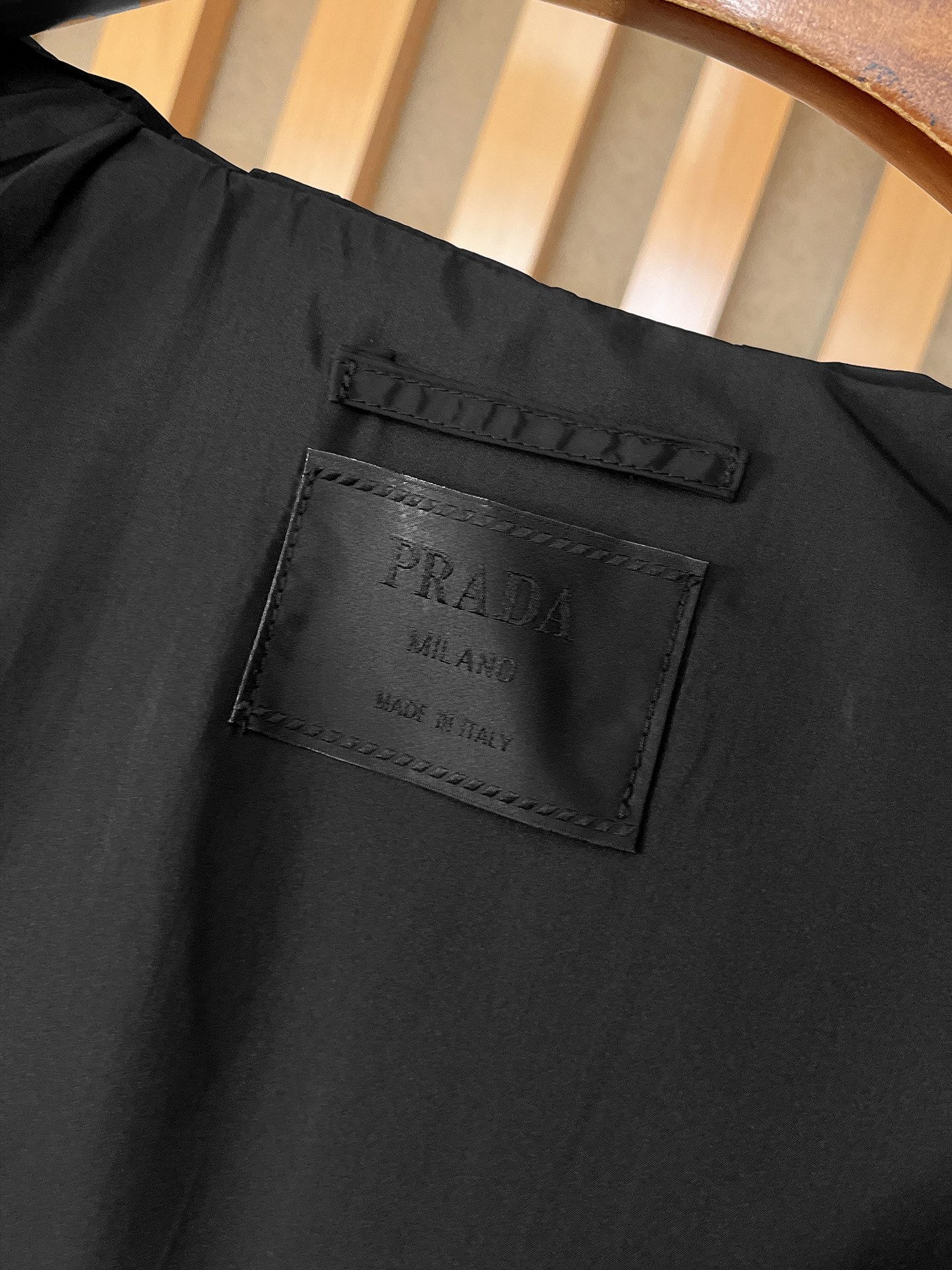 🌟🌟Prada、2025新款男士休闲定制夹克外套。穿上简约干练的休闲外套，瞬间重回时髦霸气，又是活力满满