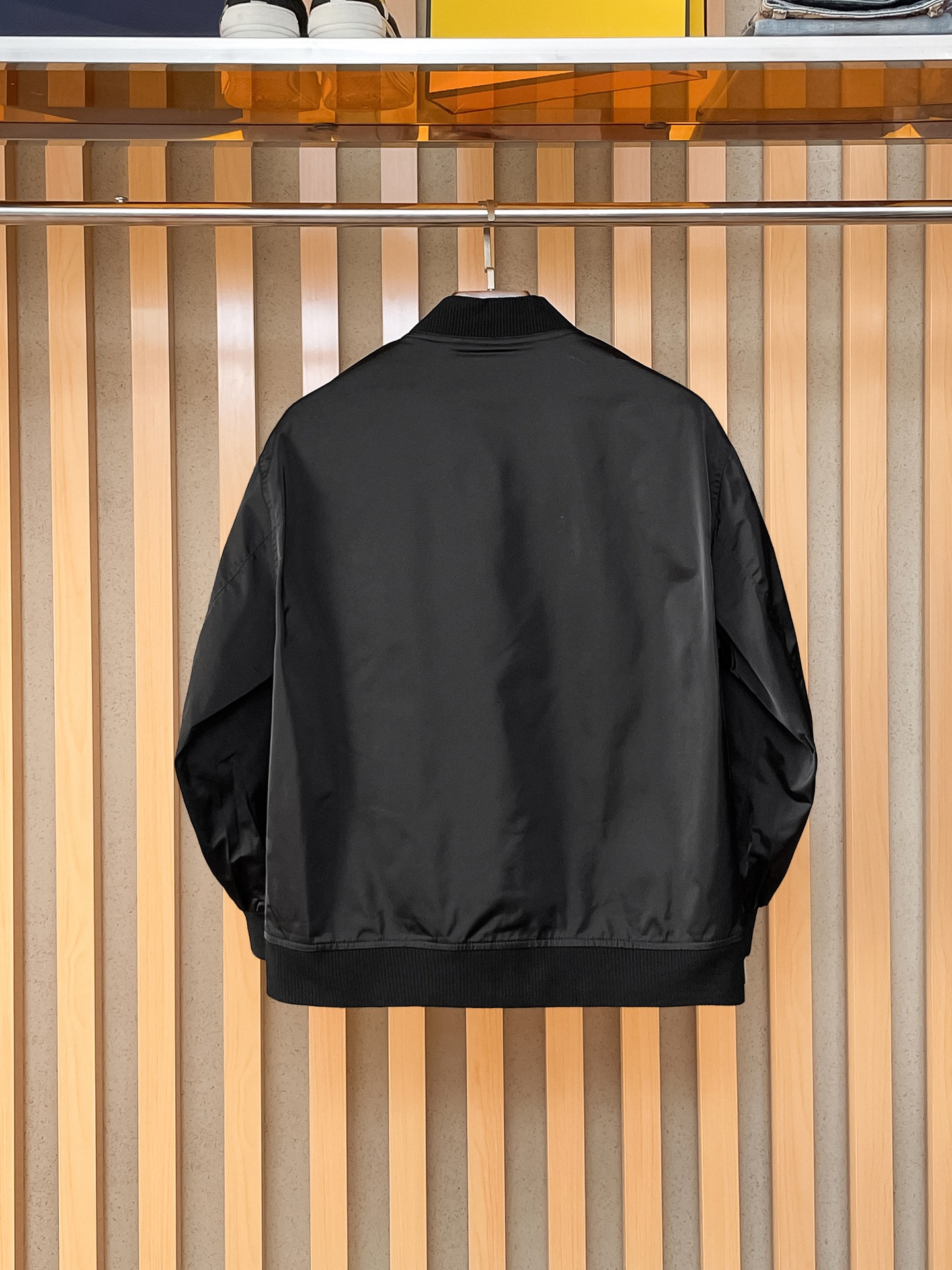 🌟🌟Prada、2025新款男士休闲定制夹克外套。穿上简约干练的休闲外套，瞬间重回时髦霸气，又是活力满满