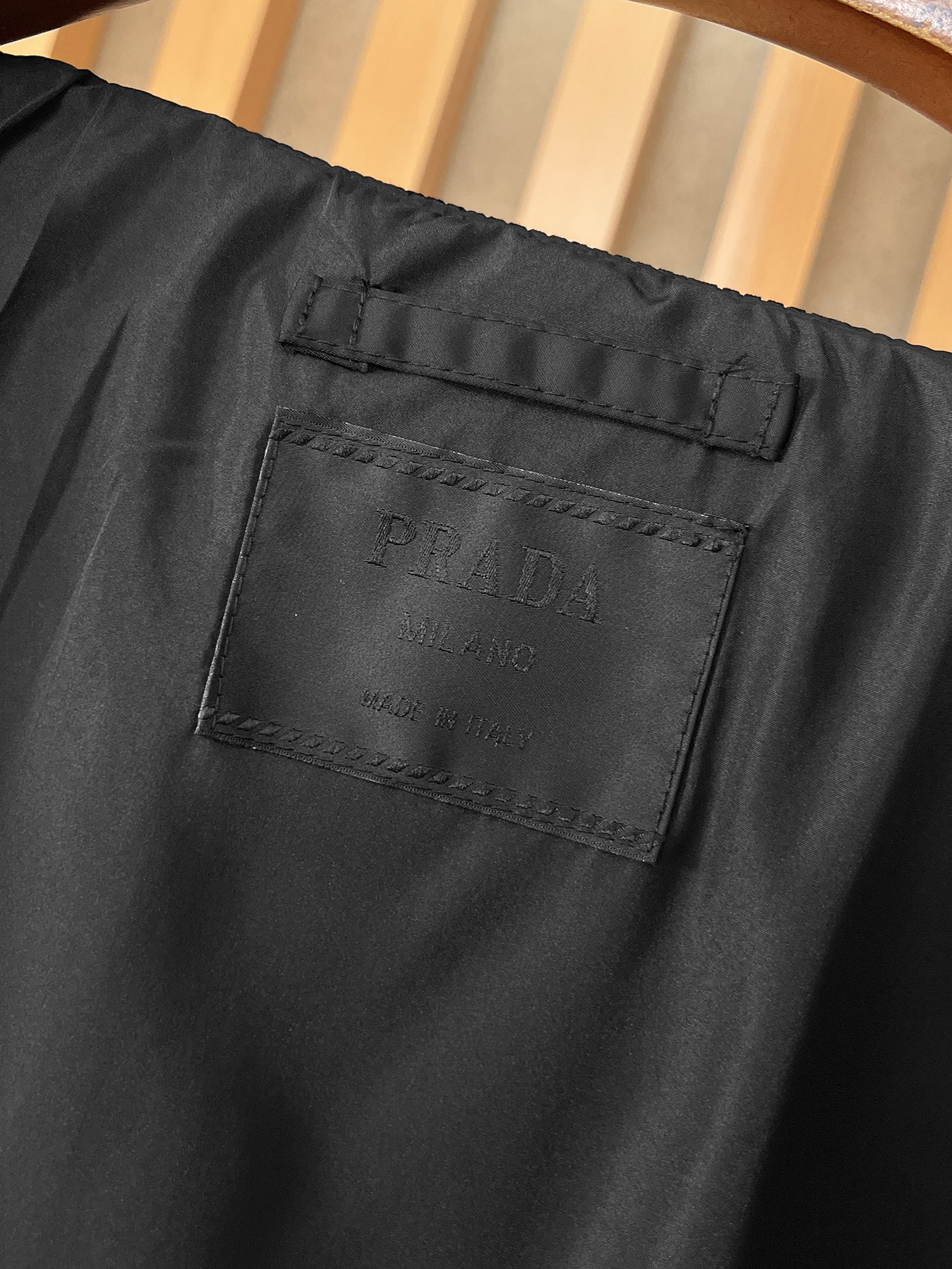 🌟🌟Prada、2025新款男士休闲定制夹克外套。穿上简约干练的休闲外套，瞬间重回时髦霸气，又是活力满满