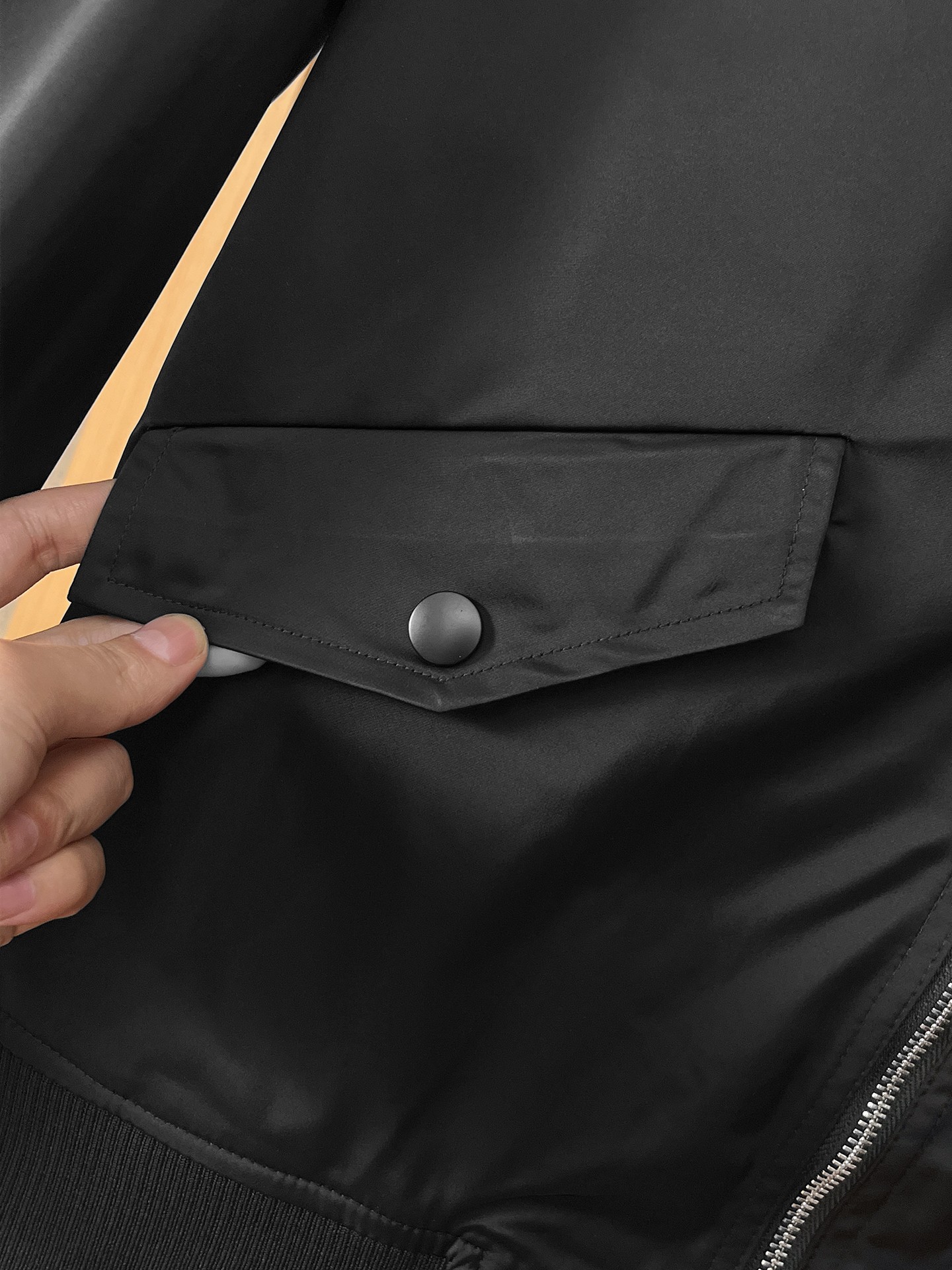 🌟🌟Prada、2025新款男士休闲定制夹克外套。穿上简约干练的休闲外套，瞬间重回时髦霸气，又是活力满满