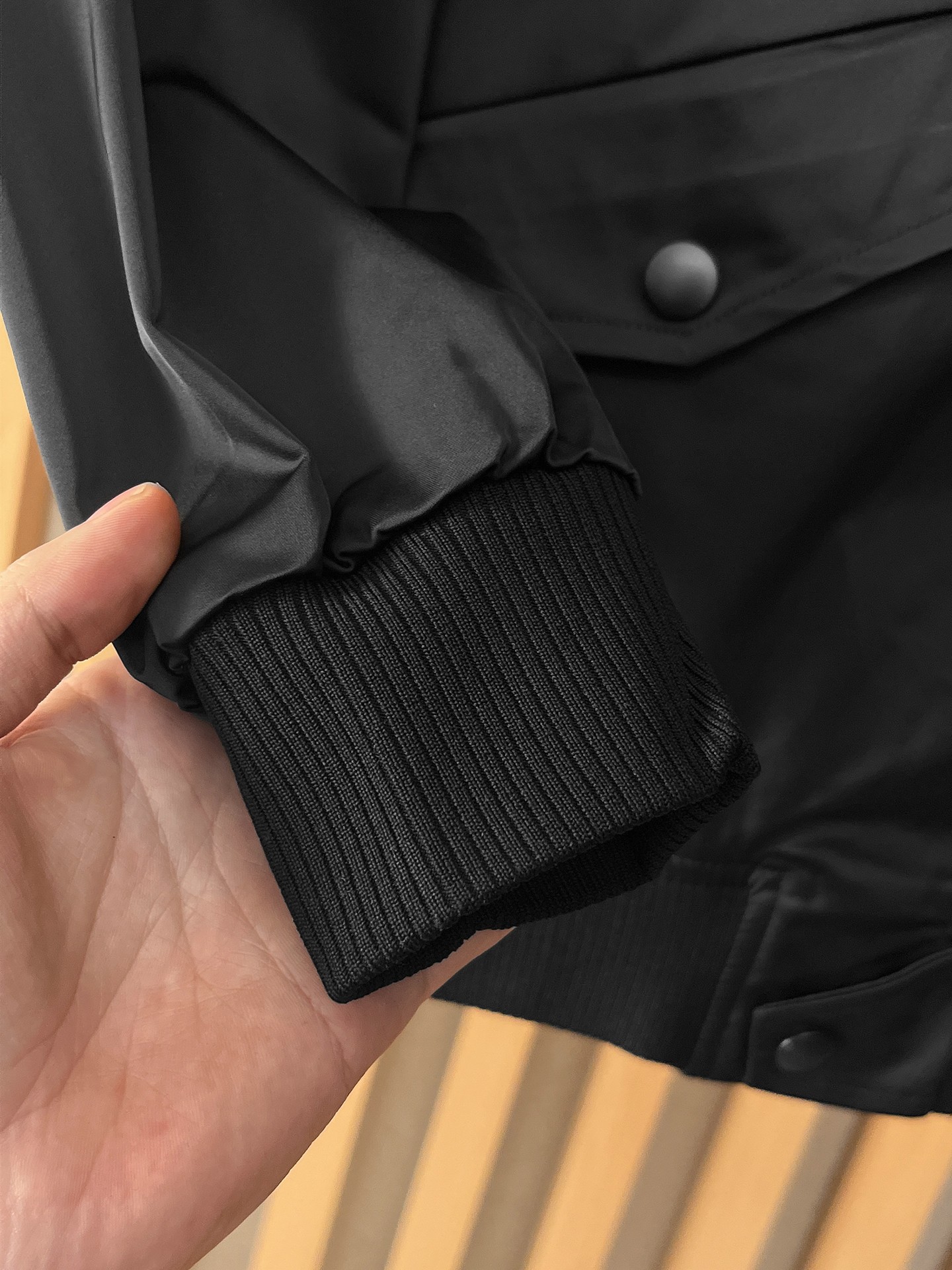 🌟🌟Prada、2025新款男士休闲定制夹克外套。穿上简约干练的休闲外套，瞬间重回时髦霸气，又是活力满满