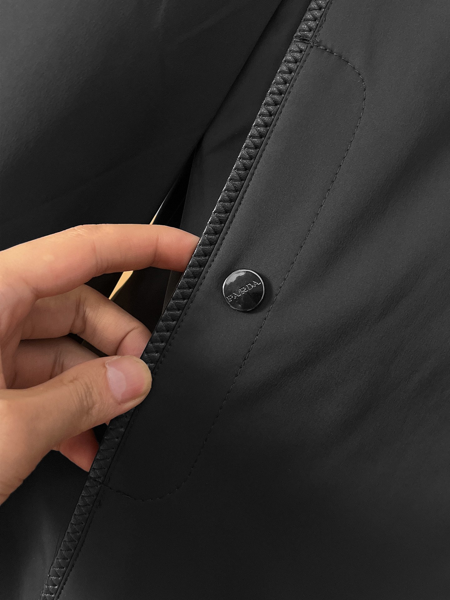 🌟🌟Prada、2025新款男士休闲定制夹克外套。穿上简约干练的休闲外套，瞬间重回时髦霸气，又是活力满满