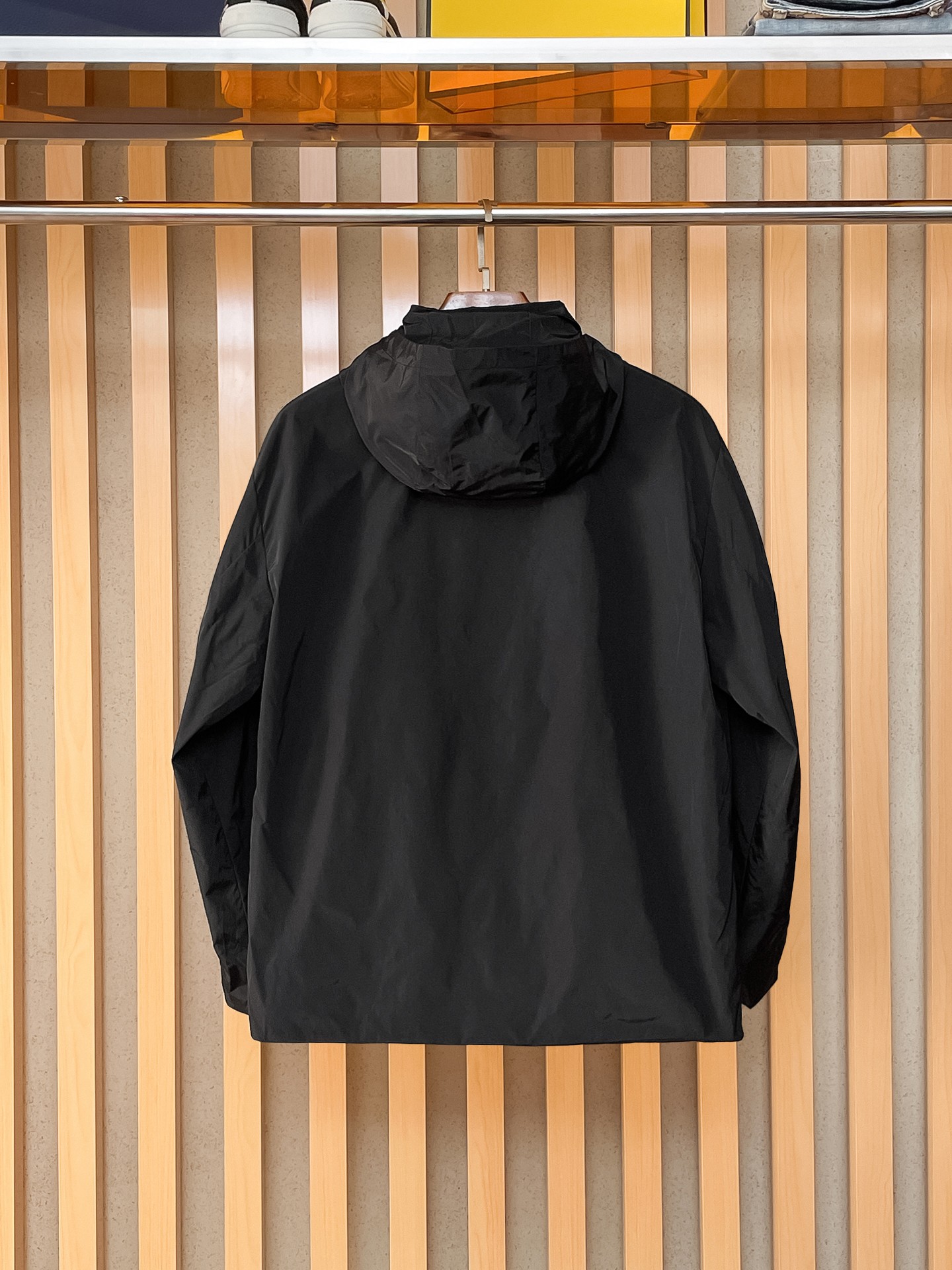 🌟🌟Prada、2025新款男士休闲定制夹克外套。穿上简约干练的休闲外套，瞬间重回时髦霸气，又是活力满满