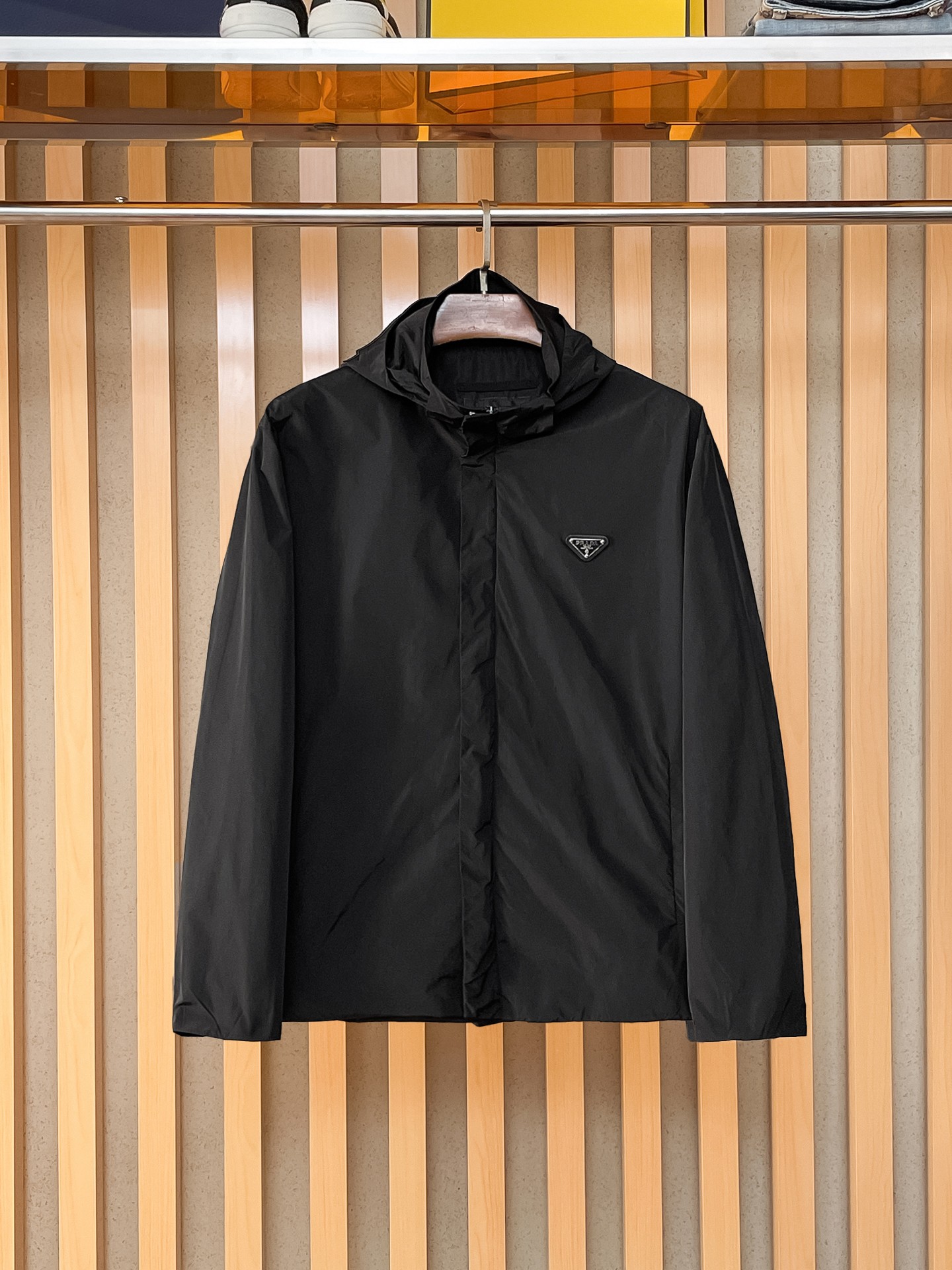 🌟🌟Prada、2025新款男士休闲定制夹克外套。穿上简约干练的休闲外套，瞬间重回时髦霸气，又是活力满满