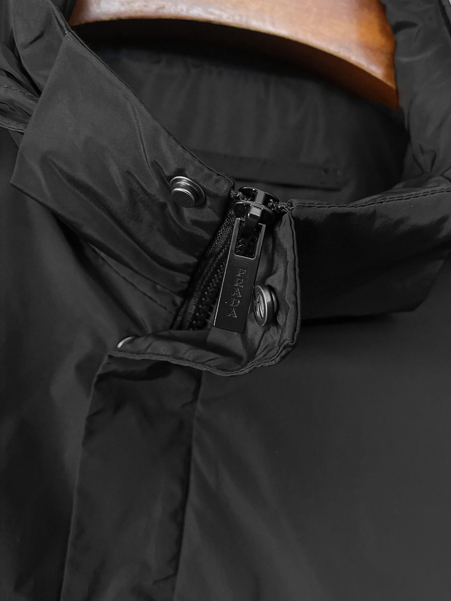 🌟🌟Prada、2025新款男士休闲定制夹克外套。穿上简约干练的休闲外套，瞬间重回时髦霸气，又是活力满满