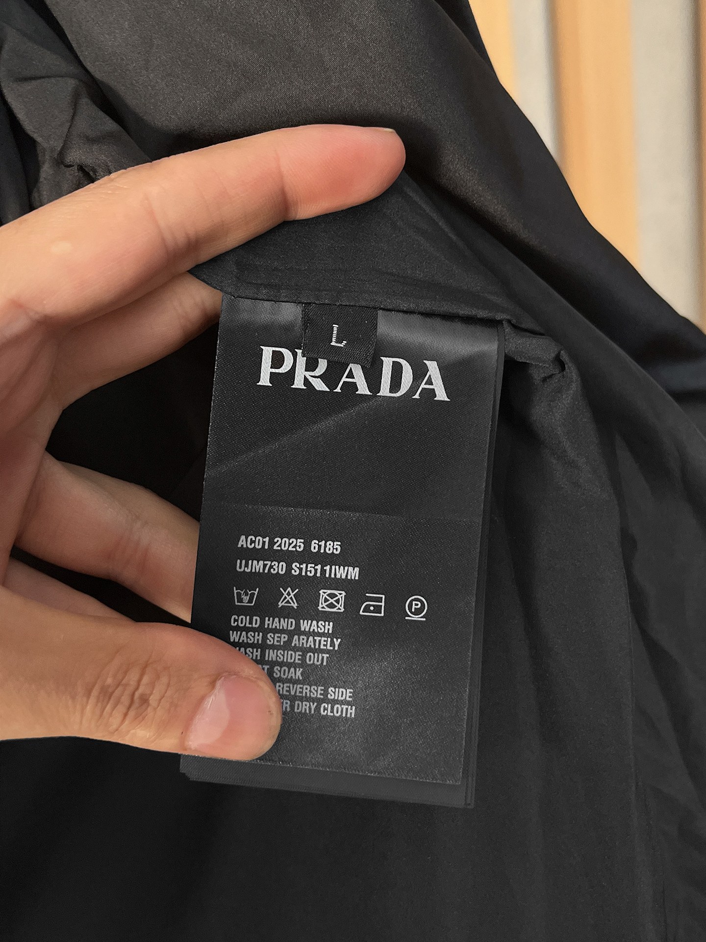 🌟🌟Prada、2025新款男士休闲定制夹克外套。穿上简约干练的休闲外套，瞬间重回时髦霸气，又是活力满满