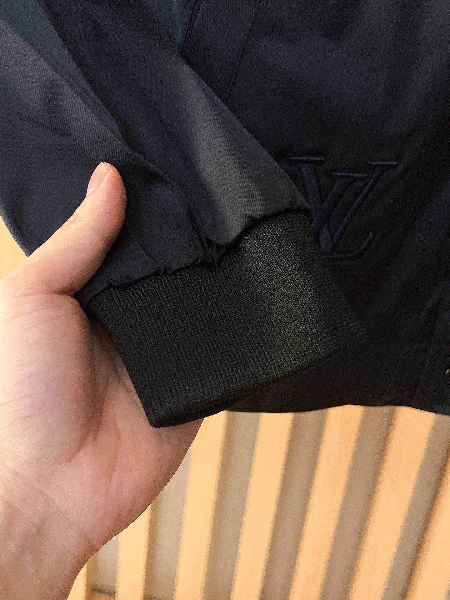 🌟🌟LV、2025新款男士休闲定制夹克外套。穿上简约干练的休闲外套，瞬间重回时髦霸气，又是活力满满的状态