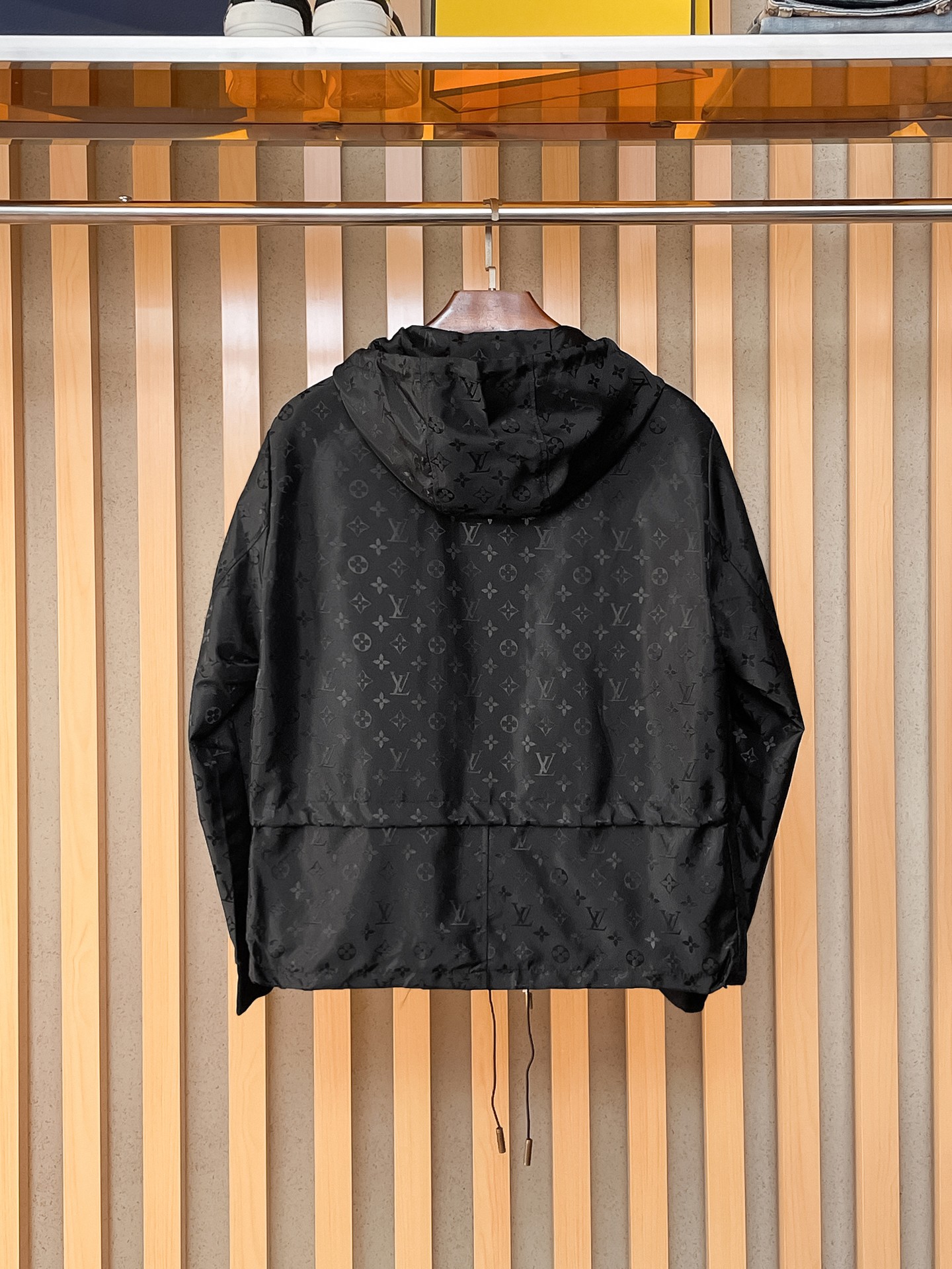 🌟🌟LV、2025新款男士休闲定制夹克外套。穿上简约干练的休闲外套，瞬间重回时髦霸气，又是活力满满的状态