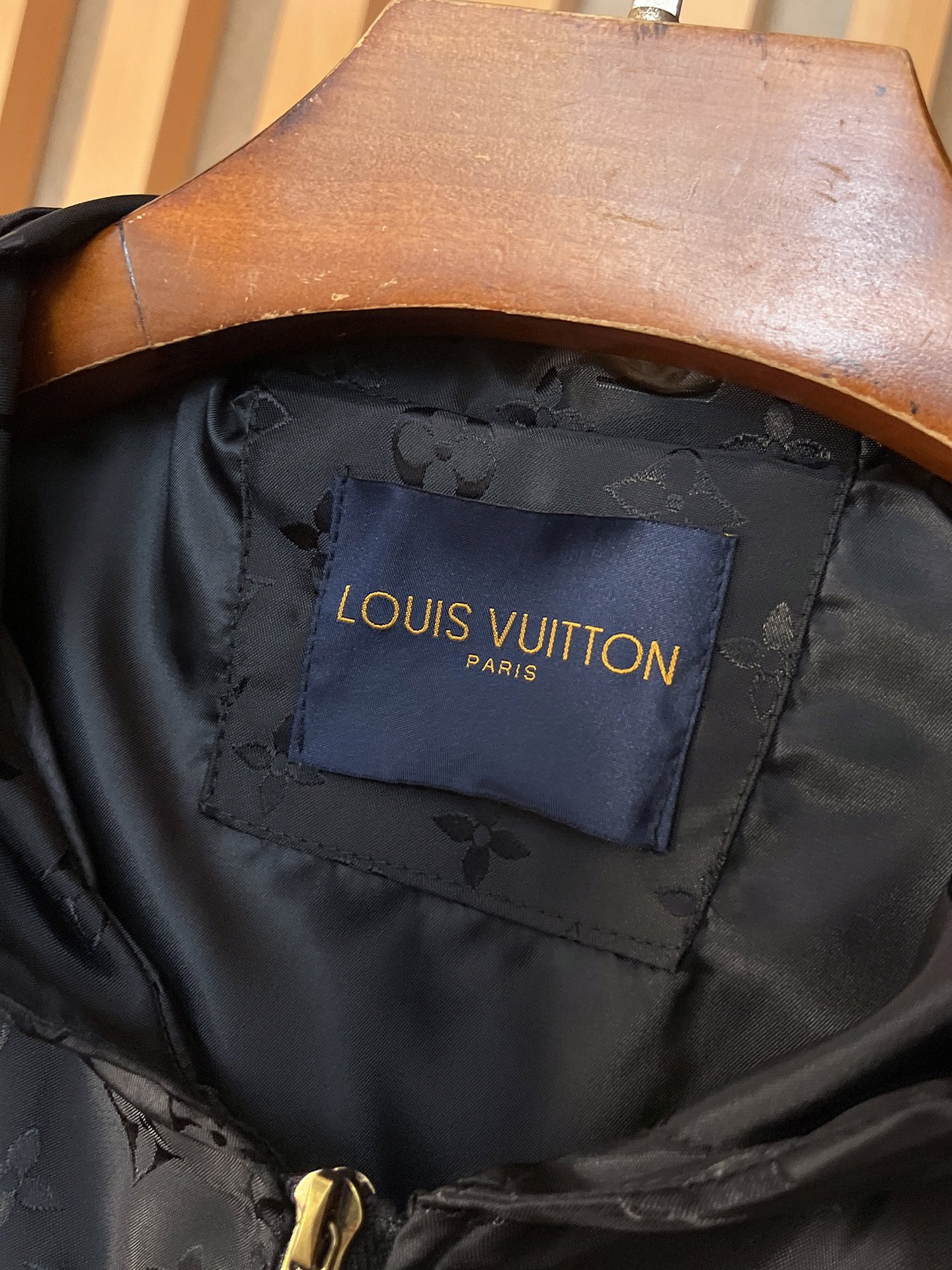 🌟🌟LV、2025新款男士休闲定制夹克外套。穿上简约干练的休闲外套，瞬间重回时髦霸气，又是活力满满的状态