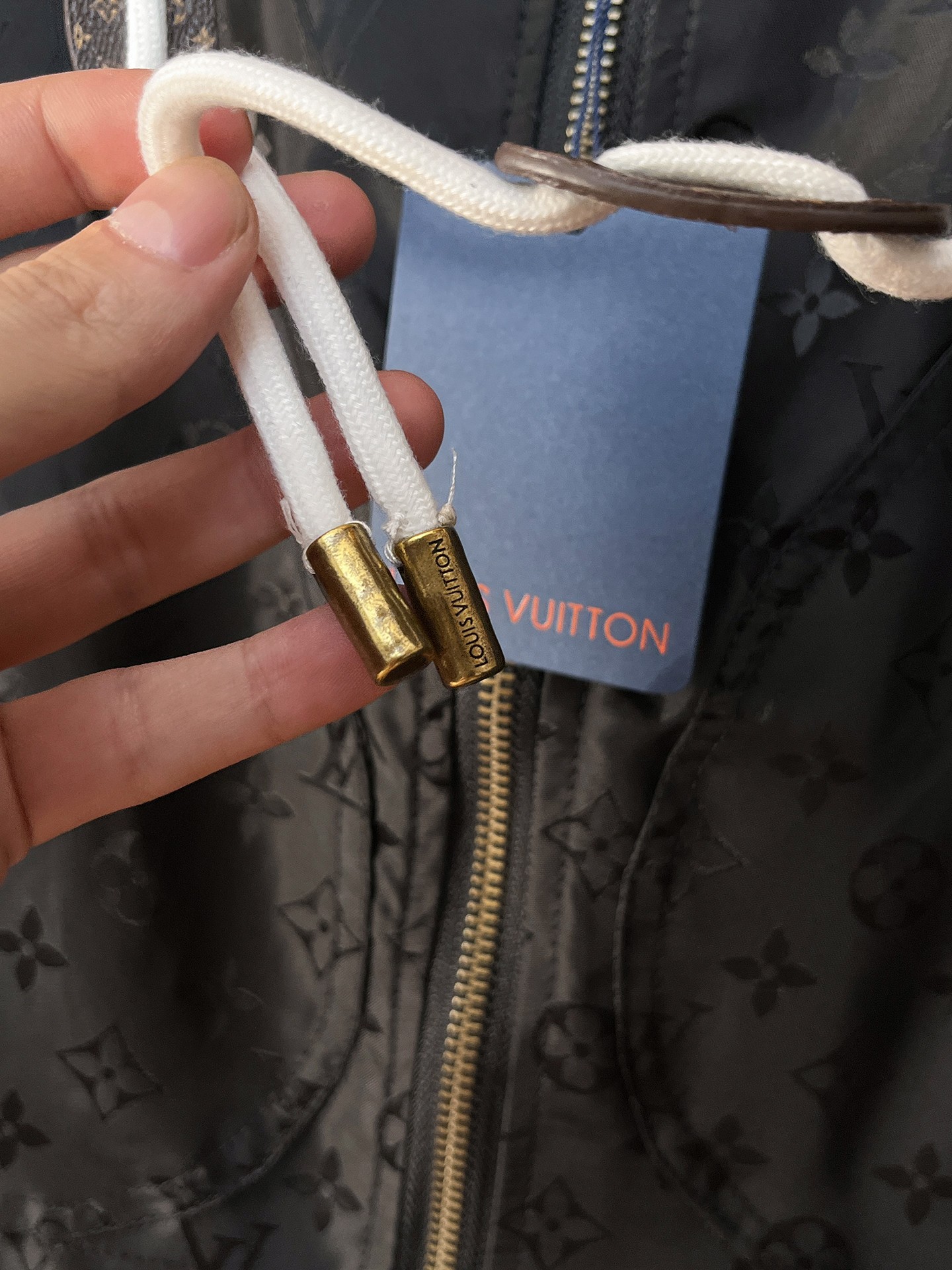 🌟🌟LV、2025新款男士休闲定制夹克外套。穿上简约干练的休闲外套，瞬间重回时髦霸气，又是活力满满的状态