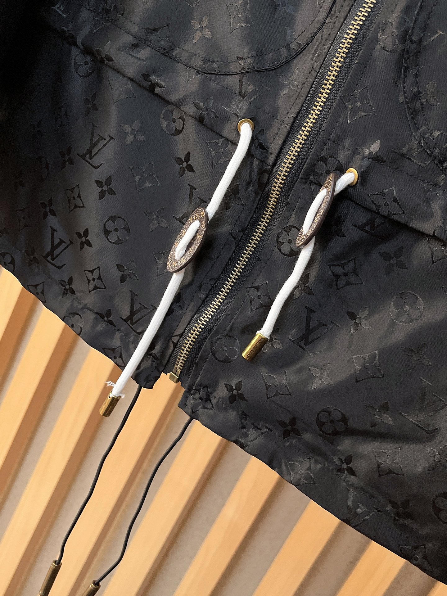 🌟🌟LV、2025新款男士休闲定制夹克外套。穿上简约干练的休闲外套，瞬间重回时髦霸气，又是活力满满的状态