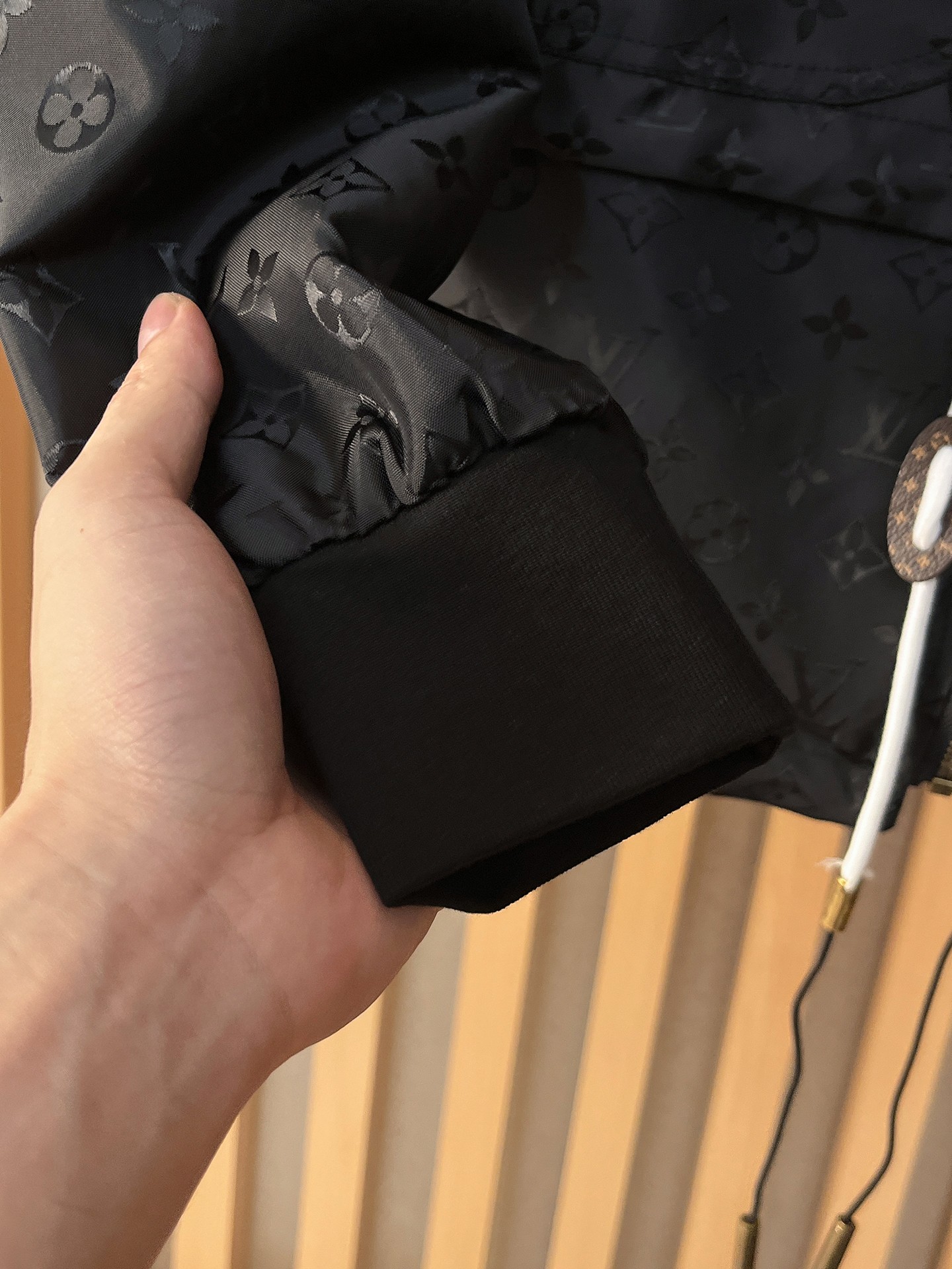 🌟🌟LV、2025新款男士休闲定制夹克外套。穿上简约干练的休闲外套，瞬间重回时髦霸气，又是活力满满的状态