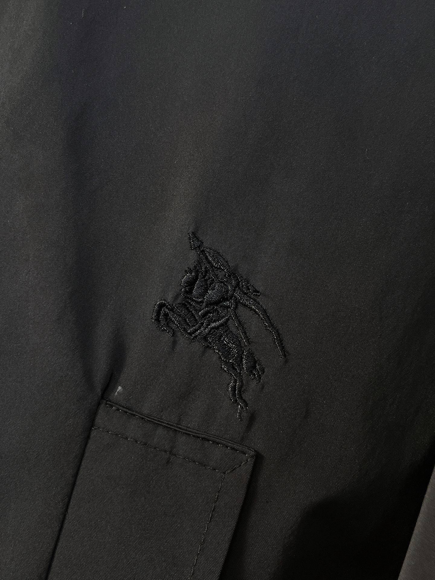 🌟🌟巴宝莉、2025新款男士休闲定制夹克外套。穿上简约干练的休闲外套，瞬间重回时髦霸气，又是活力满满的状