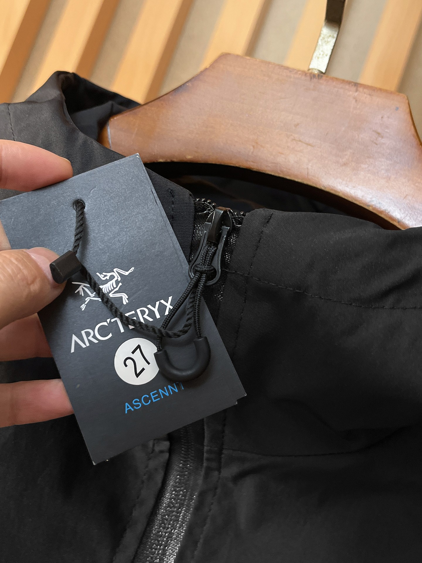 🌟🌟始祖鸟、2025新款男士休闲定制夹克外套。穿上简约干练的休闲外套，瞬间重回时髦霸气，又是活力满满的状