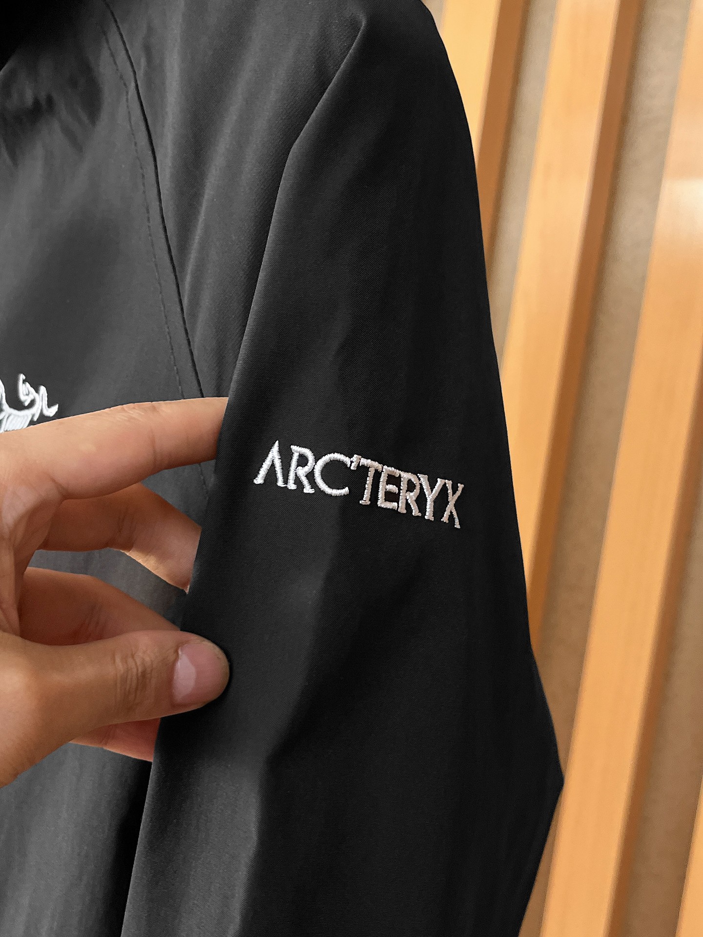 🌟🌟始祖鸟、2025新款男士休闲定制夹克外套。穿上简约干练的休闲外套，瞬间重回时髦霸气，又是活力满满的状