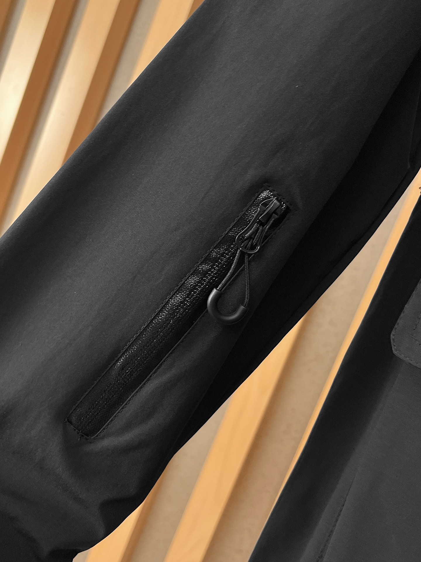 🌟🌟始祖鸟、2025新款男士休闲定制夹克外套。穿上简约干练的休闲外套，瞬间重回时髦霸气，又是活力满满的状