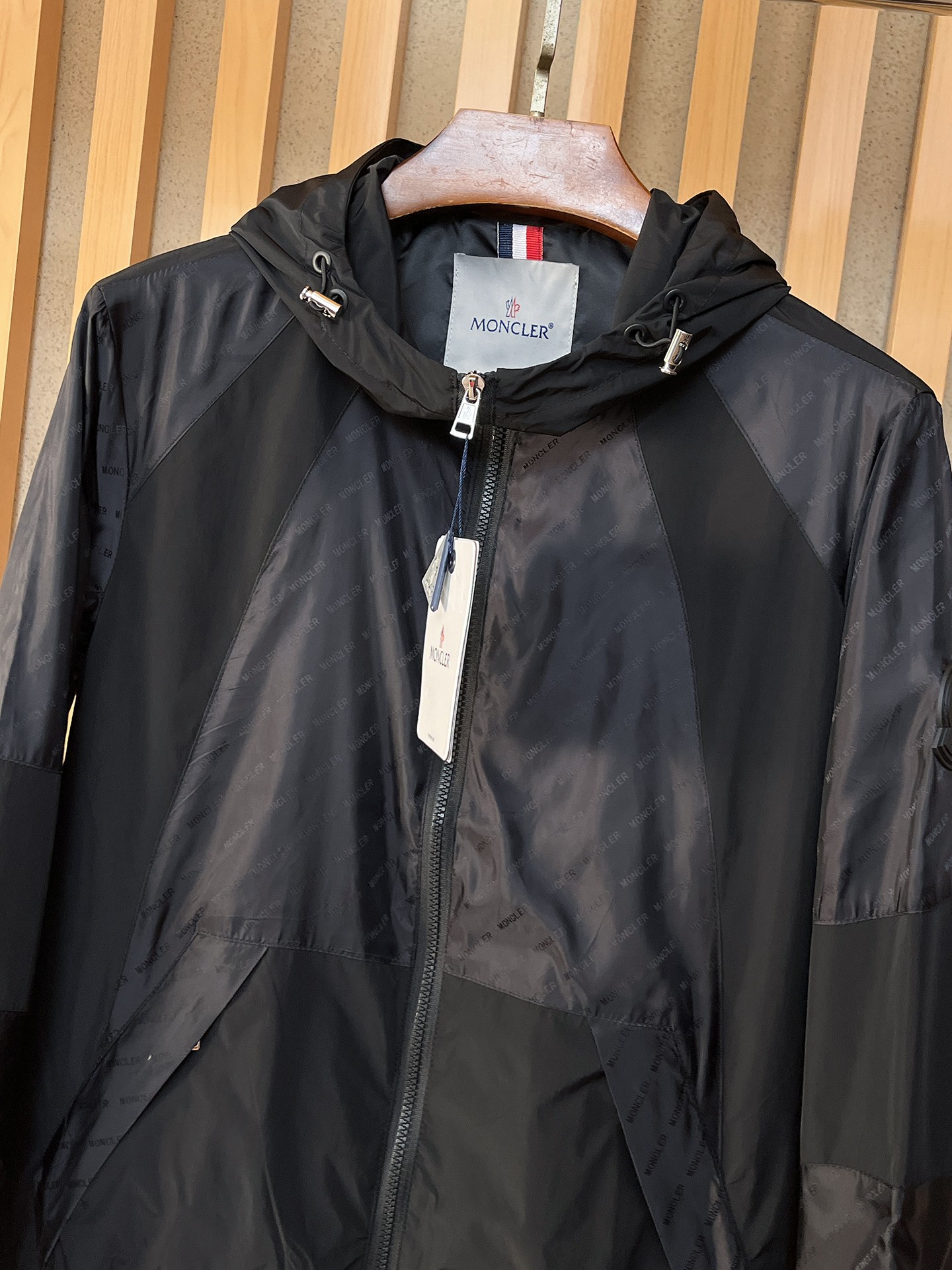 🌟🌟蒙口、2025新款男士休闲定制夹克外套。穿上简约干练的休闲外套，瞬间重回时髦霸气，又是活力满满的状态