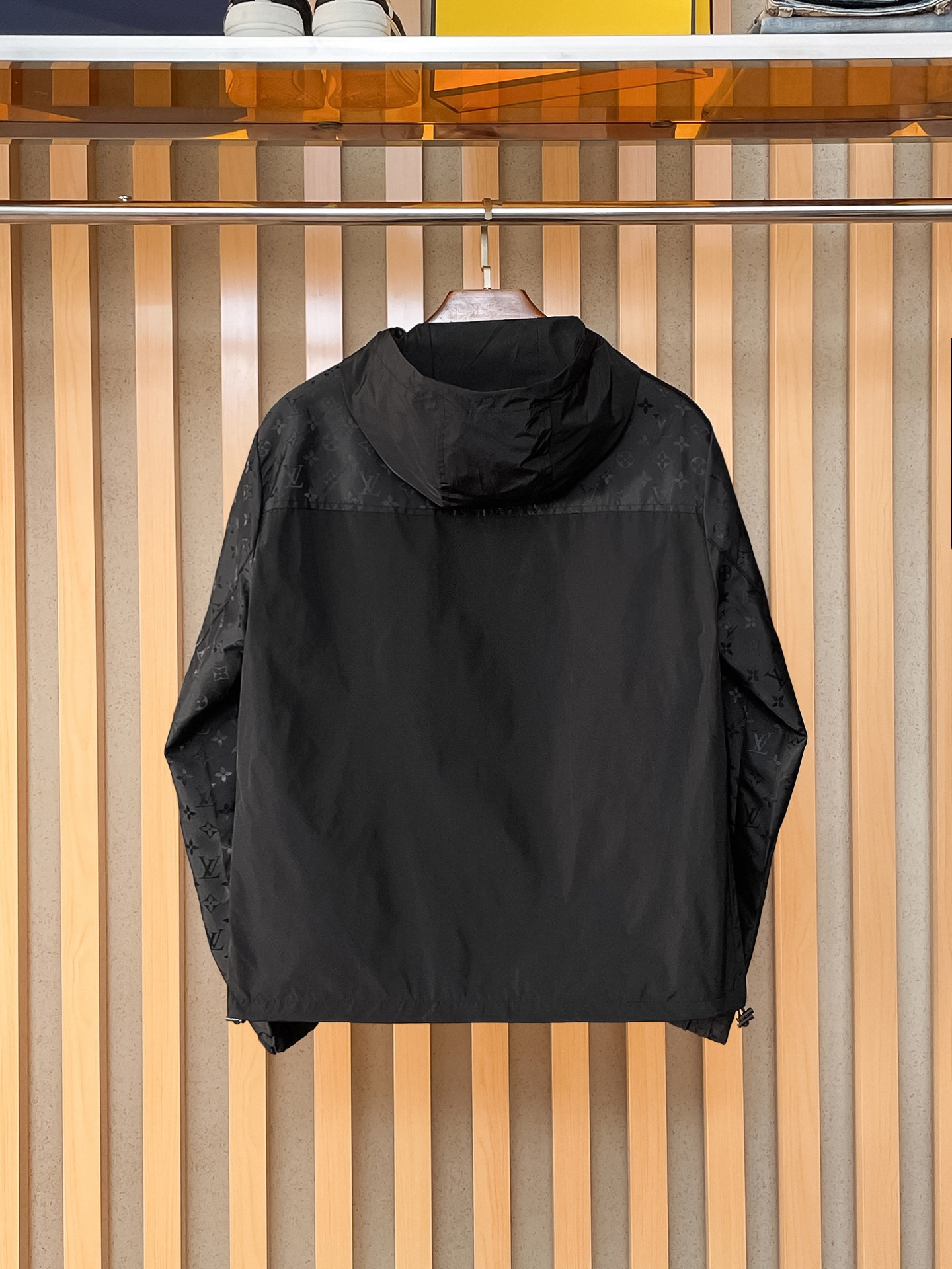 🌟🌟LV、2025新款男士休闲定制夹克外套。穿上简约干练的休闲外套，瞬间重回时髦霸气，又是活力满满的状态