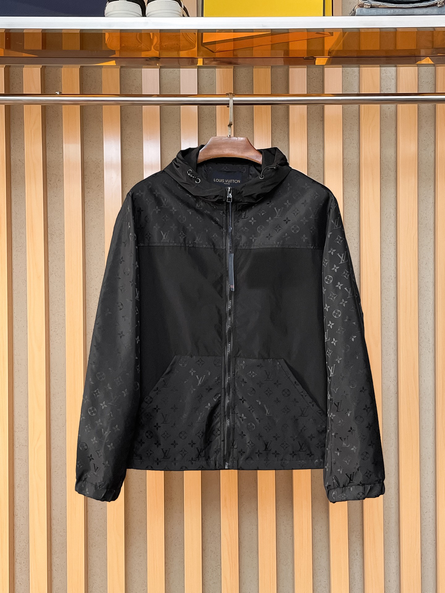 🌟🌟LV、2025新款男士休闲定制夹克外套。穿上简约干练的休闲外套，瞬间重回时髦霸气，又是活力满满的状态