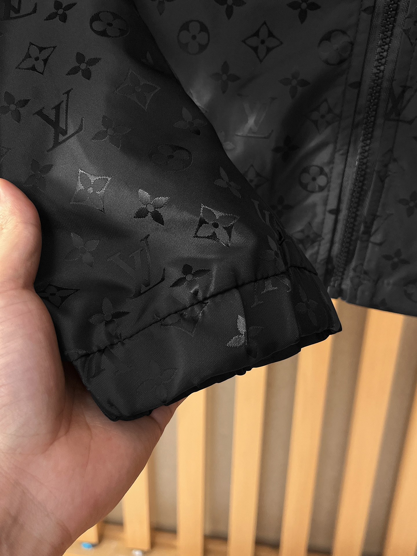 🌟🌟LV、2025新款男士休闲定制夹克外套。穿上简约干练的休闲外套，瞬间重回时髦霸气，又是活力满满的状态