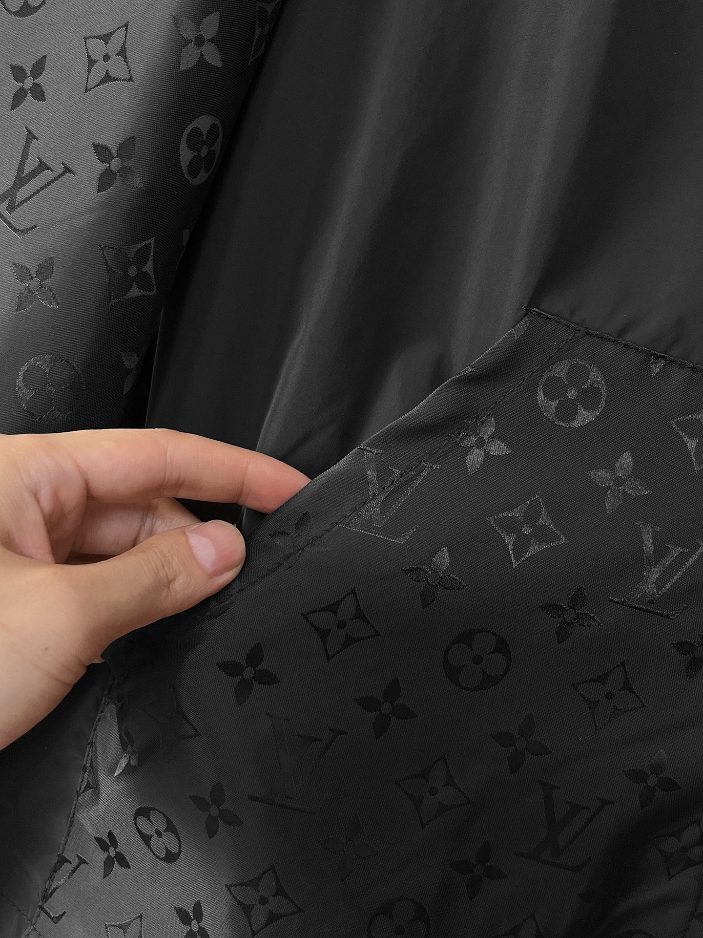 🌟🌟LV、2025新款男士休闲定制夹克外套。穿上简约干练的休闲外套，瞬间重回时髦霸气，又是活力满满的状态