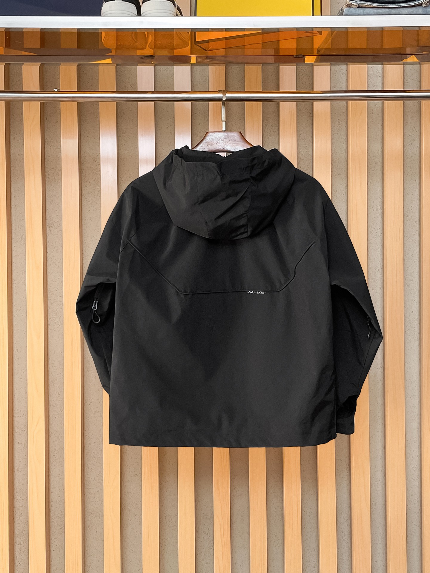 🌟🌟始祖鸟、2025新款男士休闲定制夹克外套。穿上简约干练的休闲外套，瞬间重回时髦霸气，又是活力满满的状