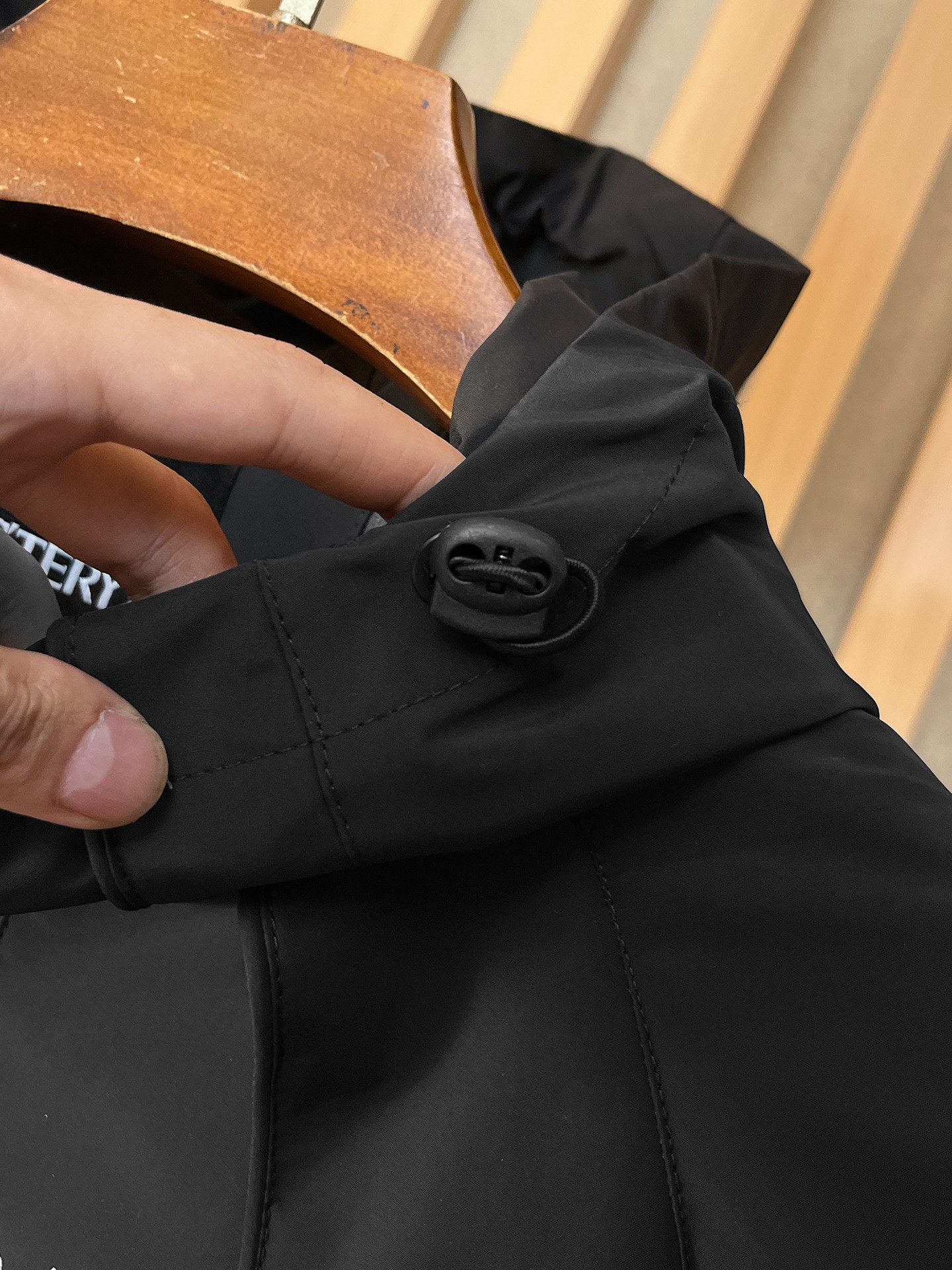 🌟🌟始祖鸟、2025新款男士休闲定制夹克外套。穿上简约干练的休闲外套，瞬间重回时髦霸气，又是活力满满的状