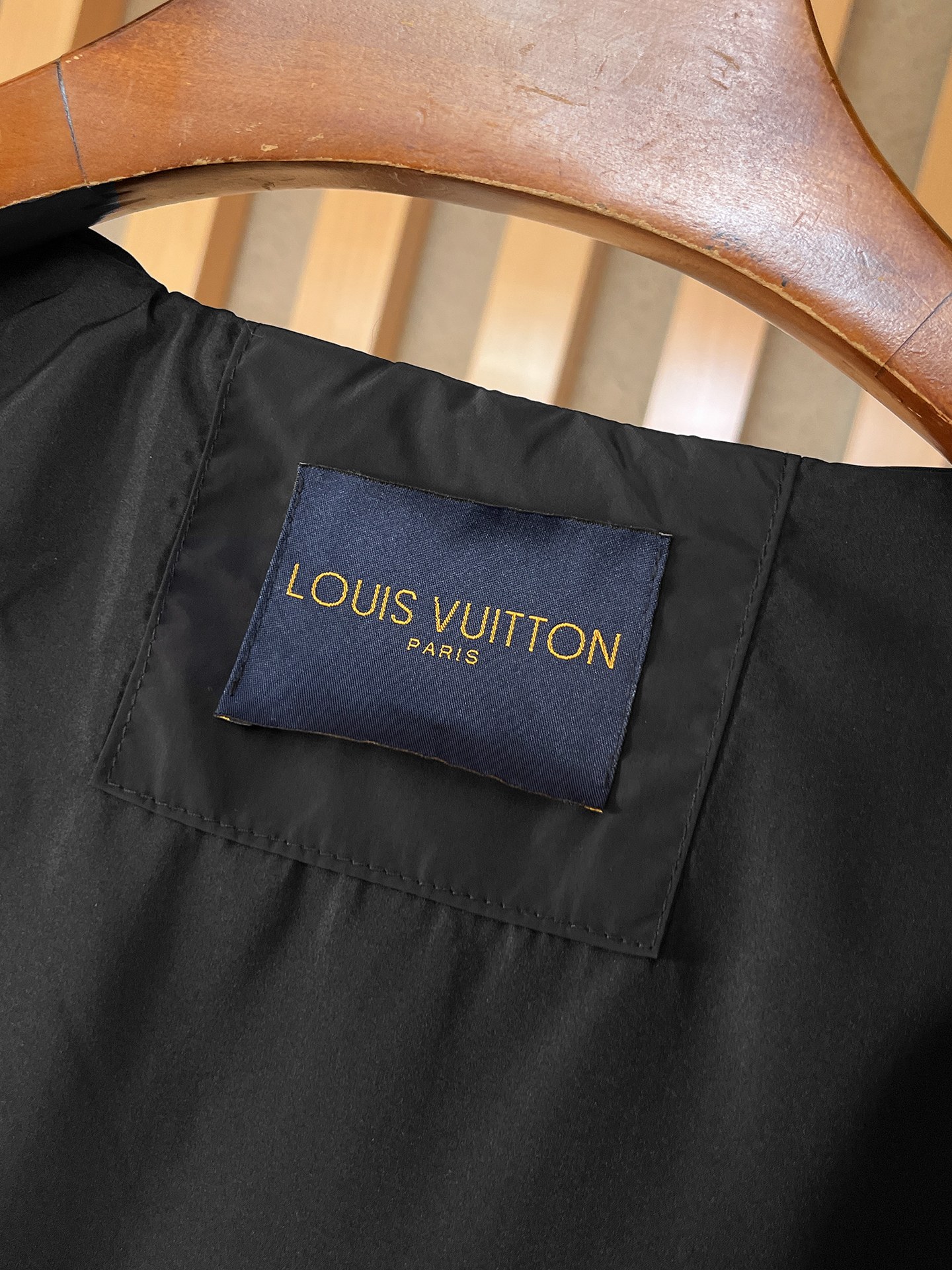 🌟🌟LV、2025新款男士休闲定制夹克外套。穿上简约干练的休闲外套，瞬间重回时髦霸气，又是活力满满的状态
