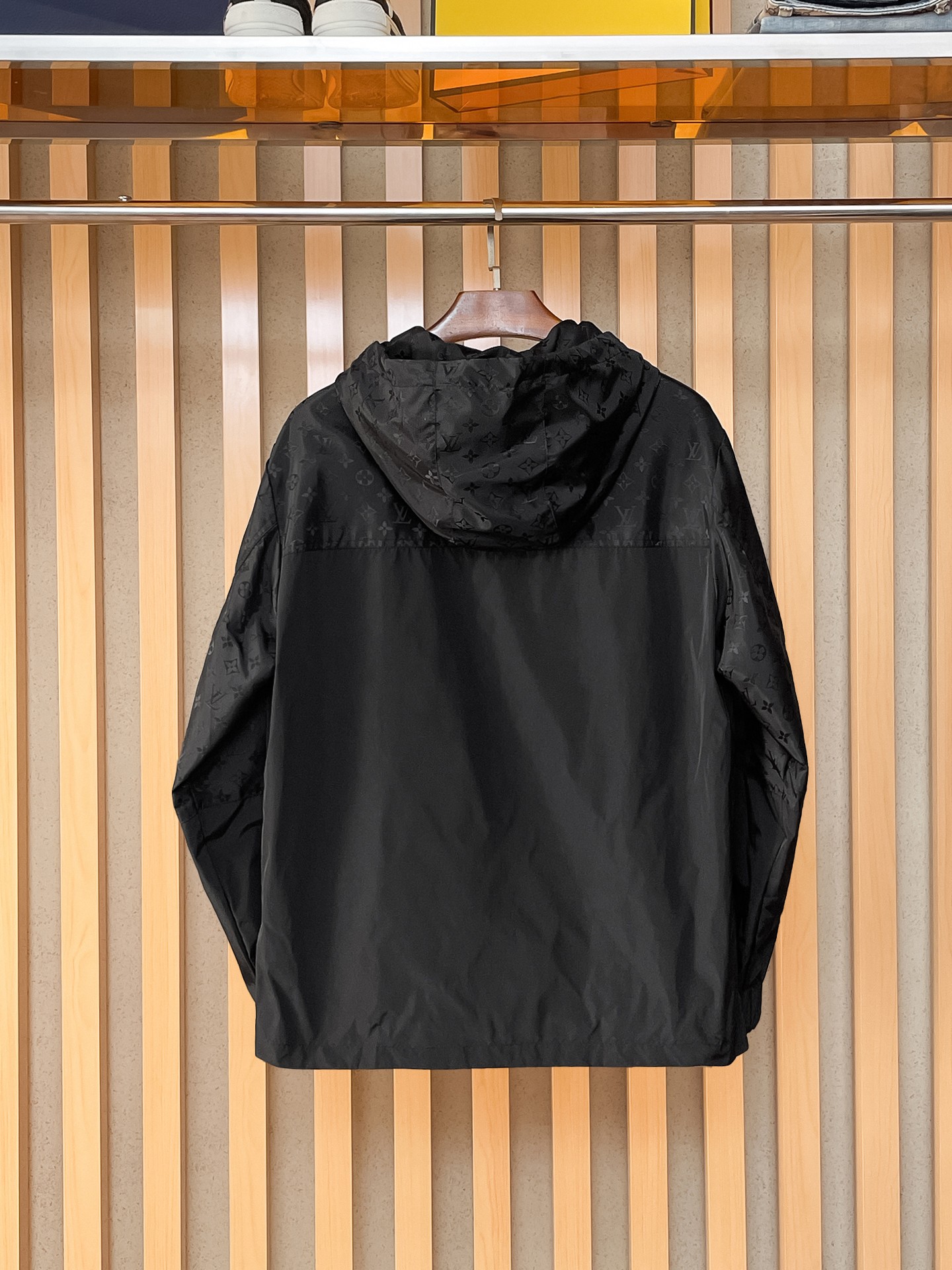 🌟🌟LV、2025新款男士休闲定制夹克外套。穿上简约干练的休闲外套，瞬间重回时髦霸气，又是活力满满的状态