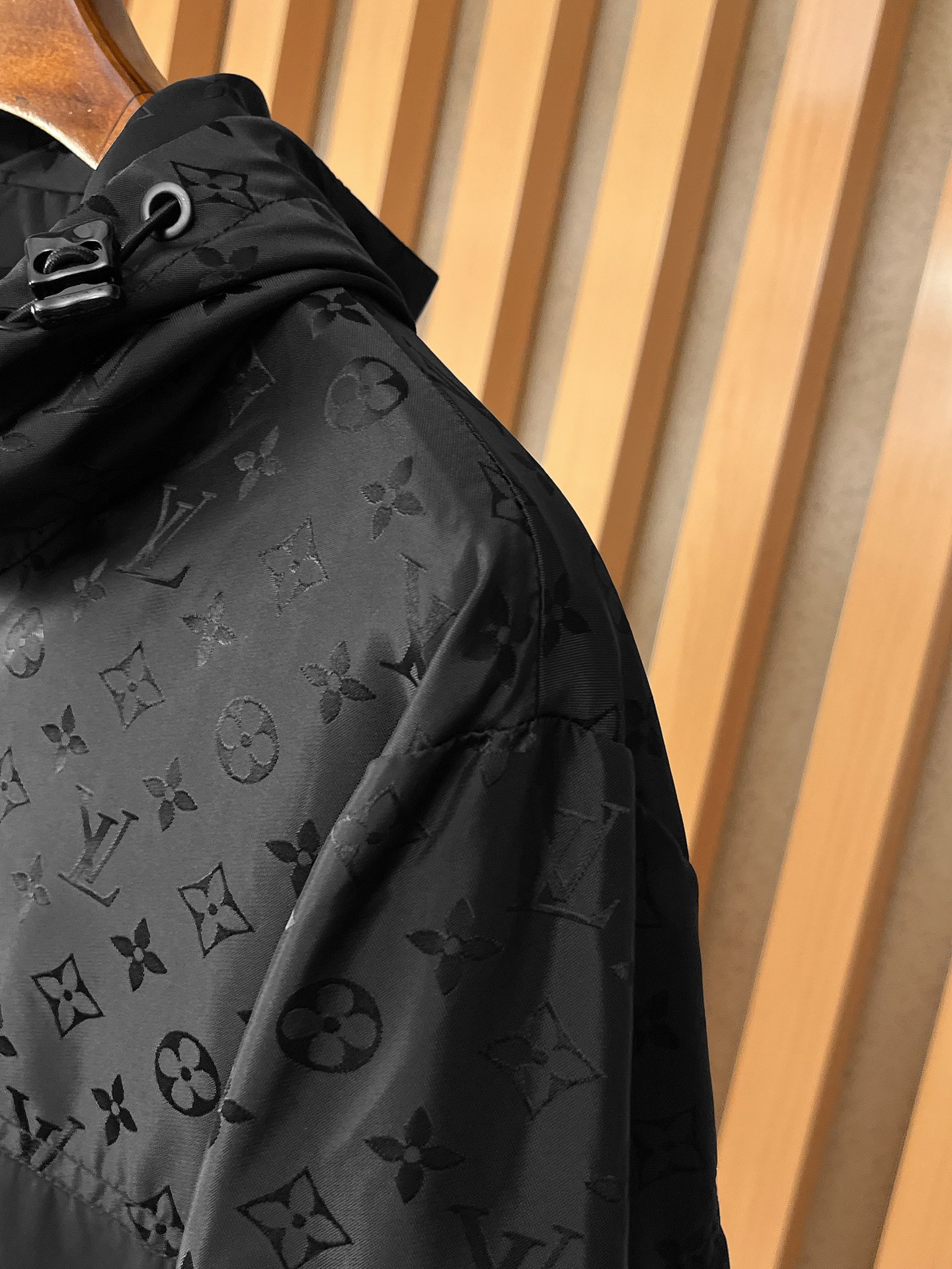 🌟🌟LV、2025新款男士休闲定制夹克外套。穿上简约干练的休闲外套，瞬间重回时髦霸气，又是活力满满的状态