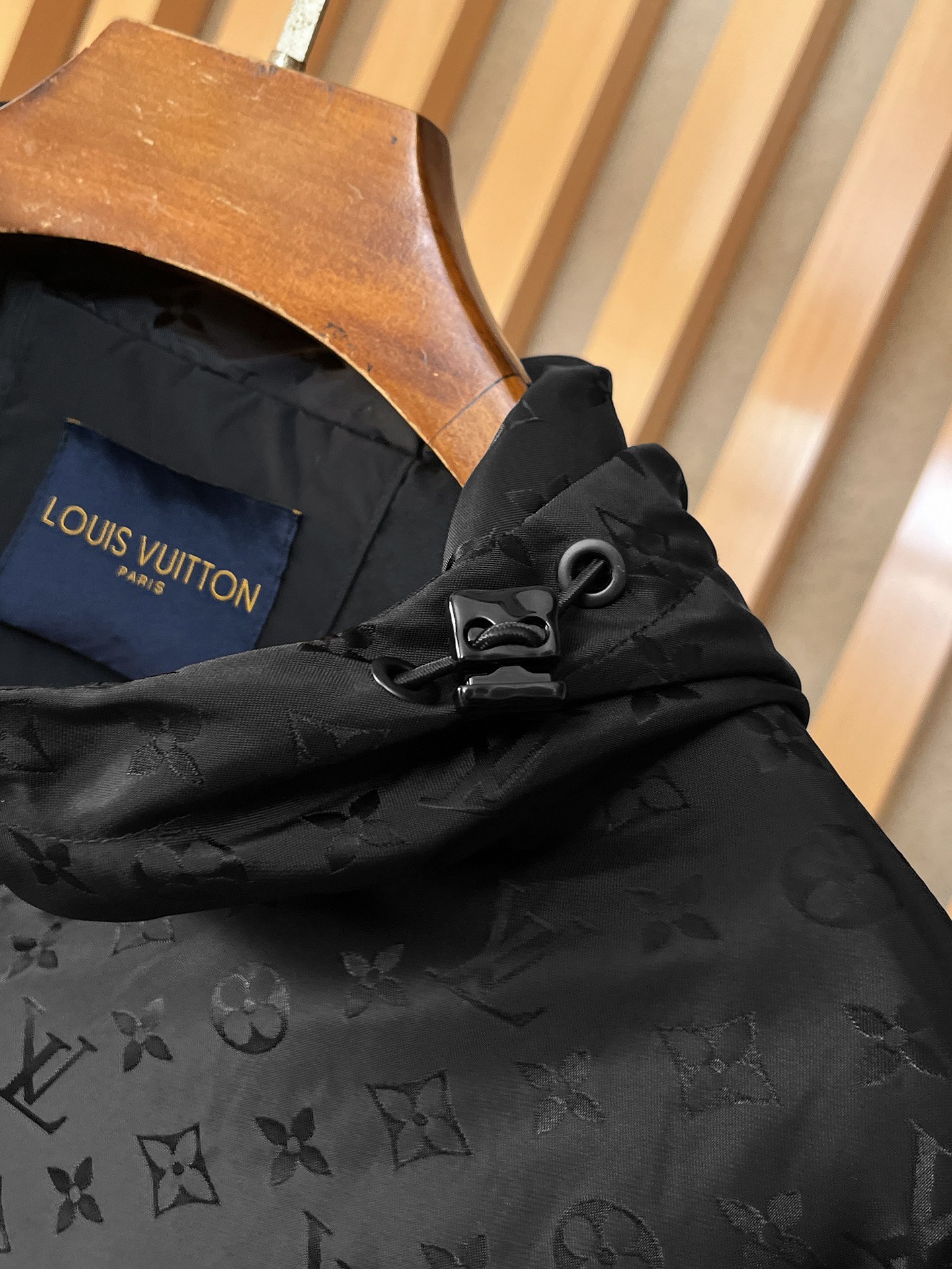 🌟🌟LV、2025新款男士休闲定制夹克外套。穿上简约干练的休闲外套，瞬间重回时髦霸气，又是活力满满的状态