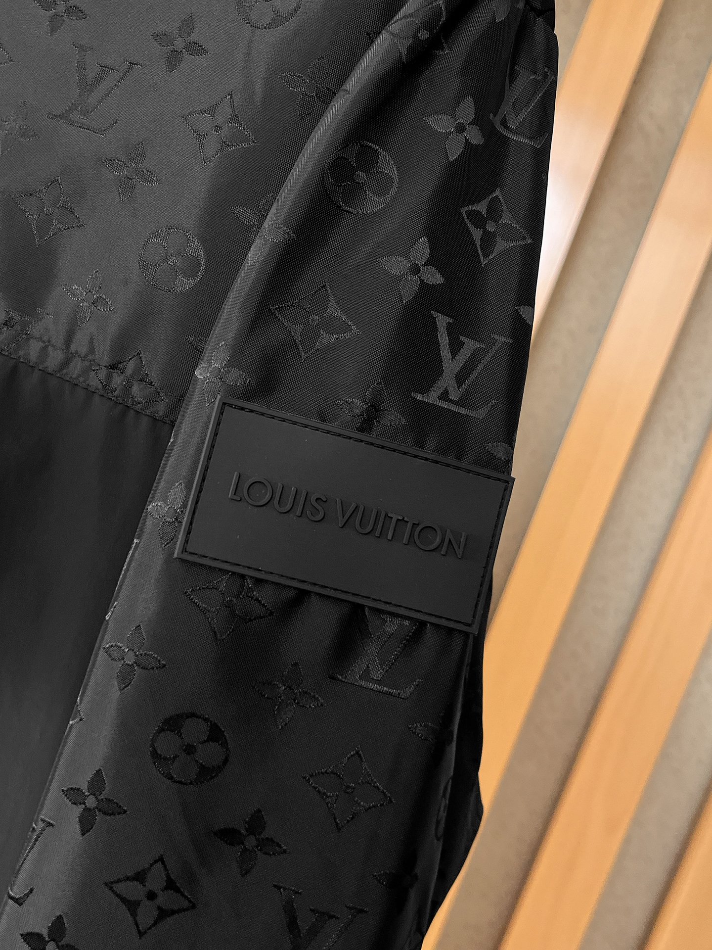 🌟🌟LV、2025新款男士休闲定制夹克外套。穿上简约干练的休闲外套，瞬间重回时髦霸气，又是活力满满的状态